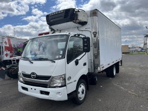 2020 HINO 195 1073874-01