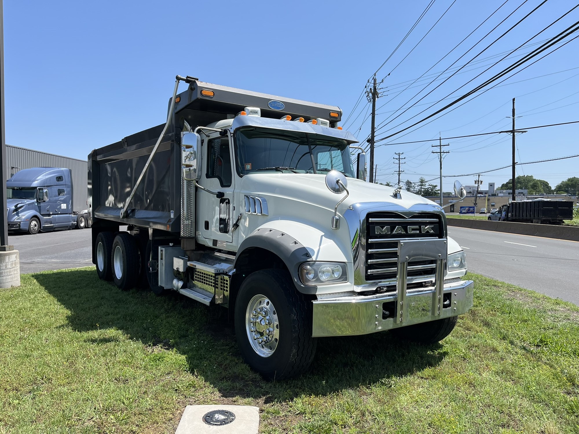 2021 MACK GRANITE - image 3 of 6