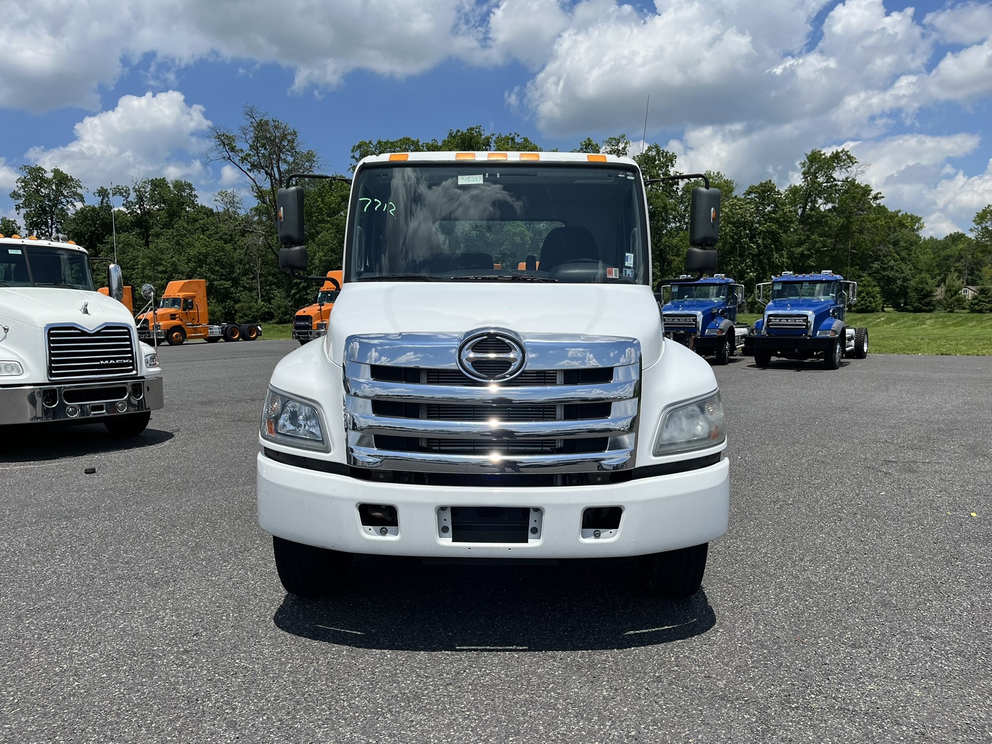 2018 HINO 338 - image 2 of 6