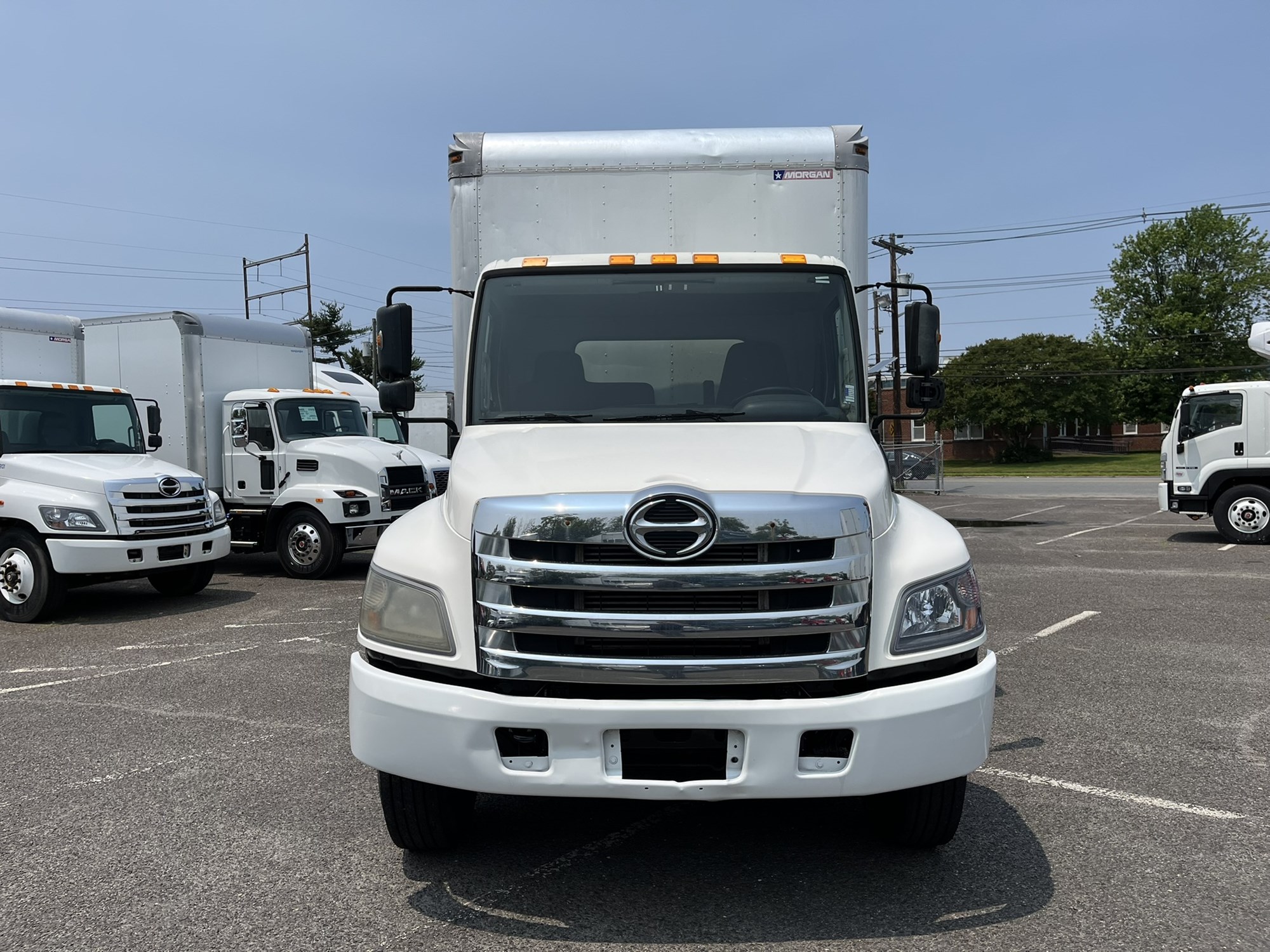 2015 HINO 268A - image 2 of 6