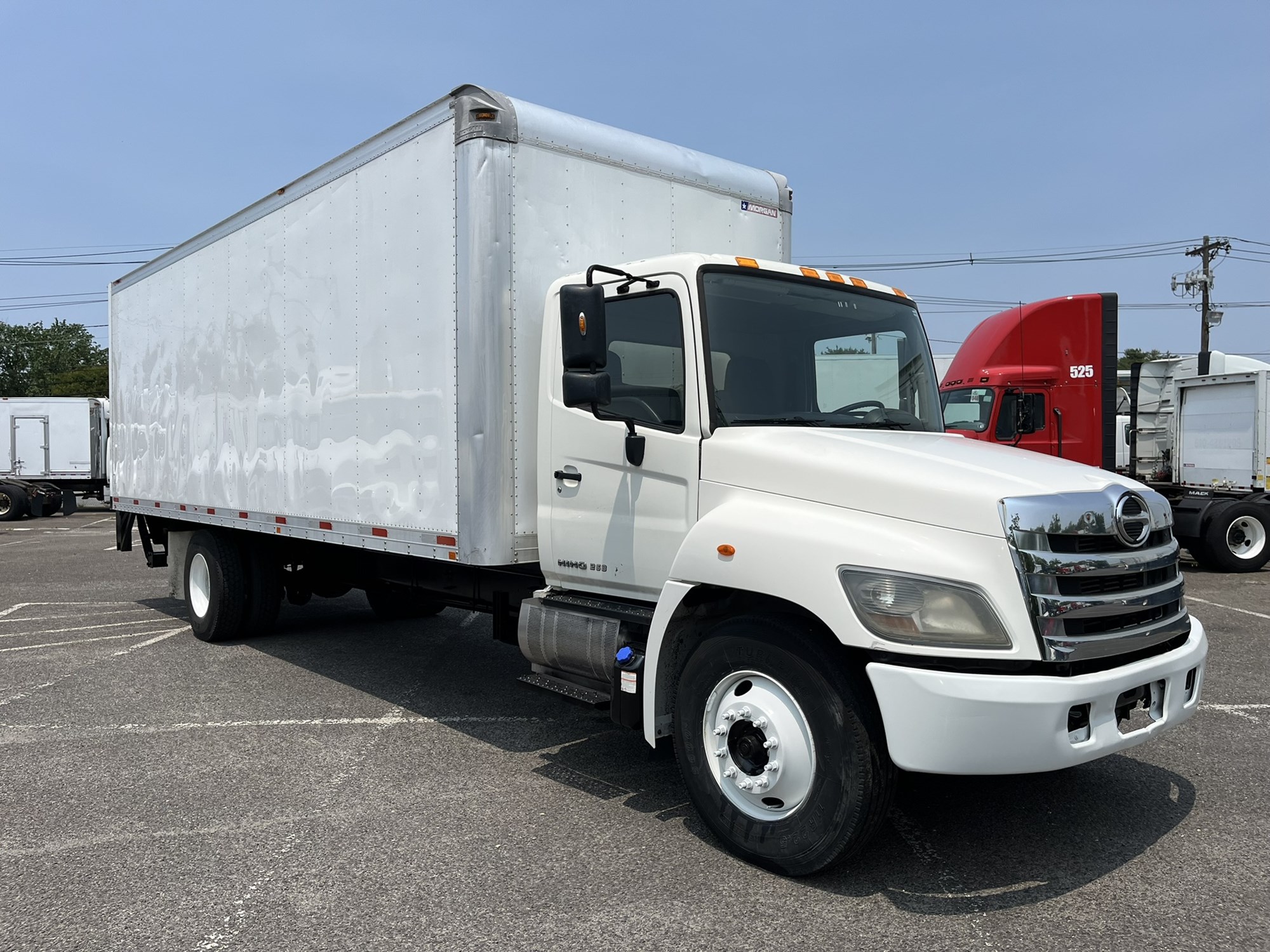 2015 HINO 268A - image 3 of 6