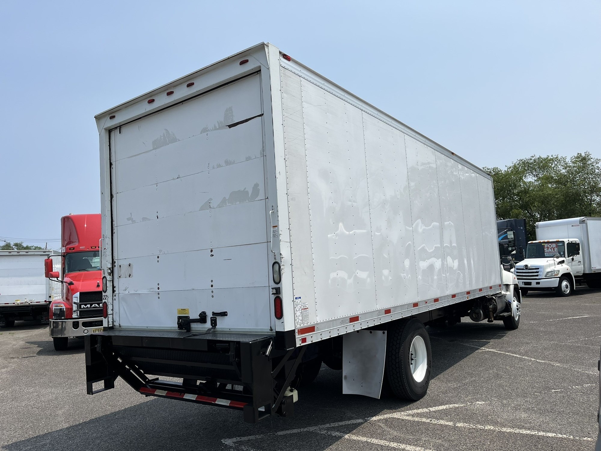 2015 HINO 268A - image 4 of 6