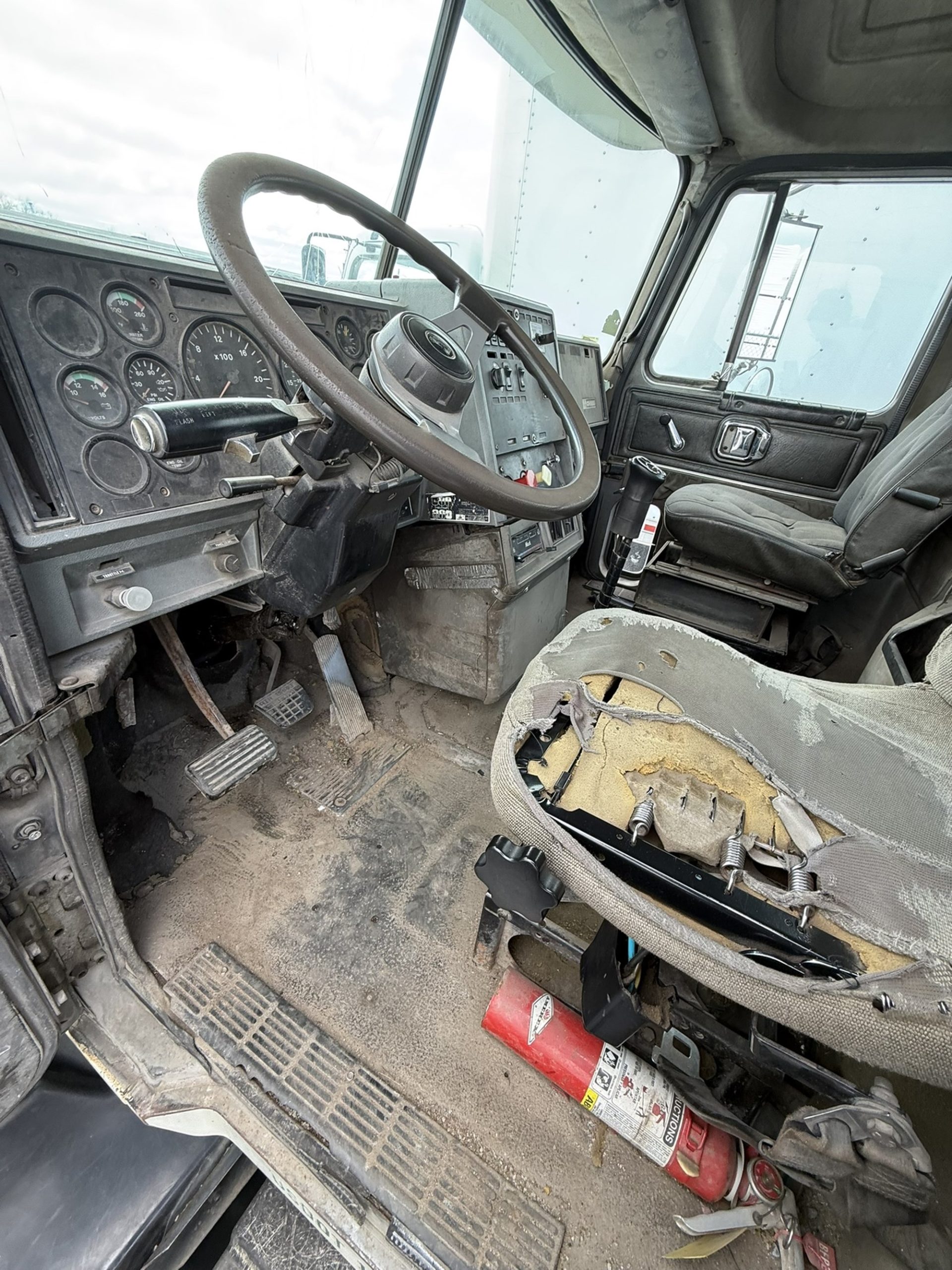 1990 MACK 600 - image 5 of 6