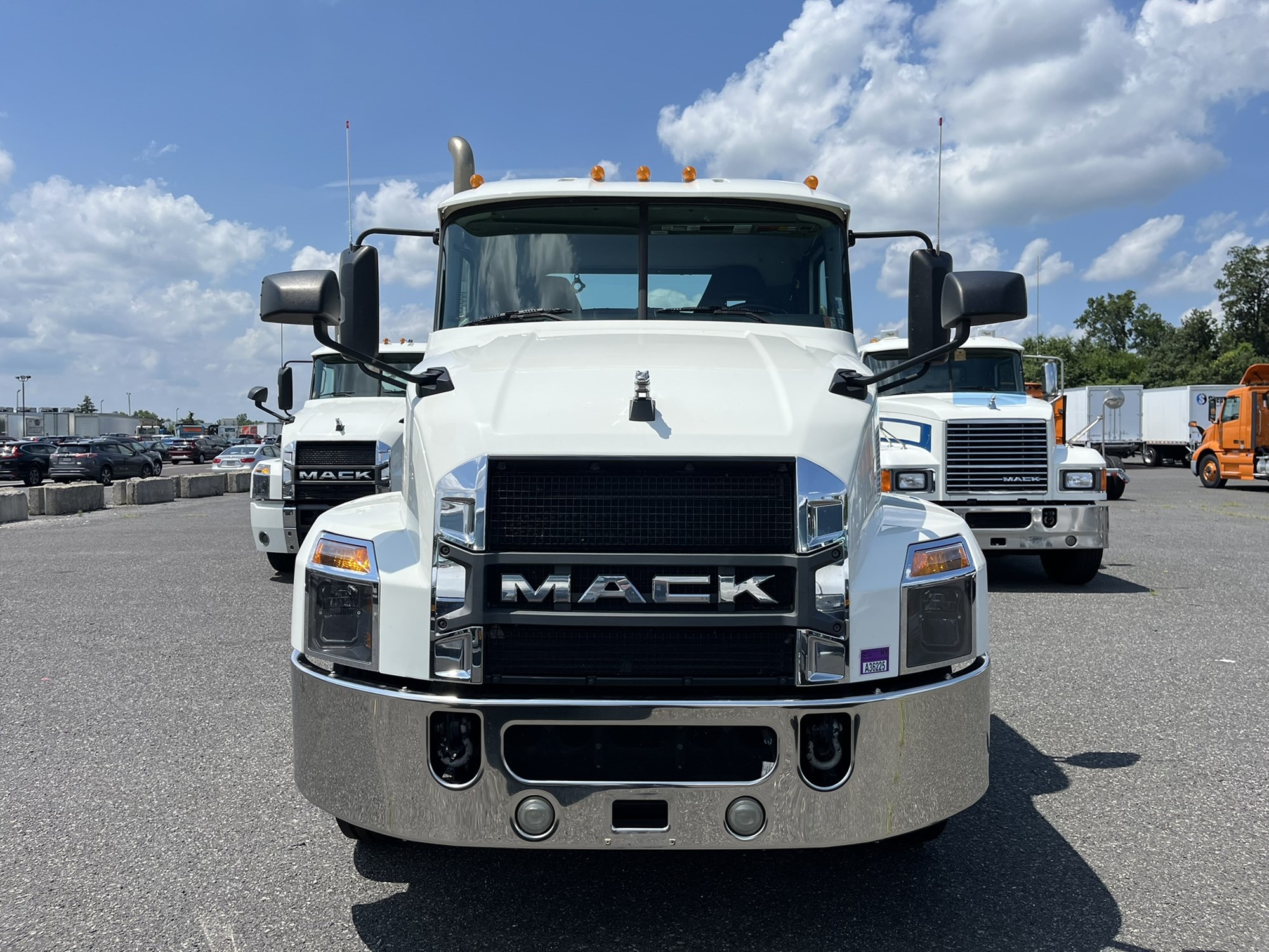 2020 MACK AN64T - image 2 of 6