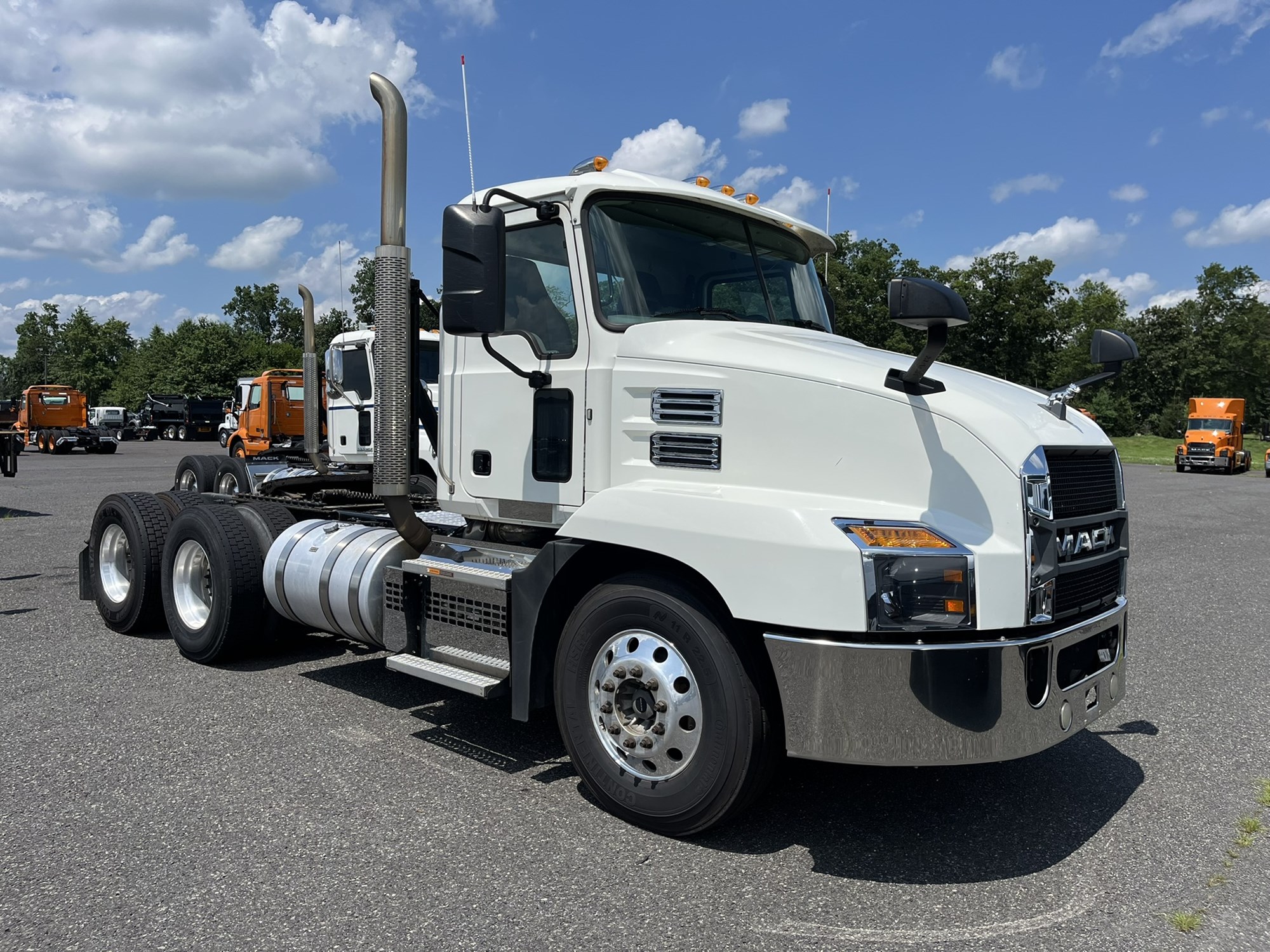 2020 MACK AN64T - image 3 of 6