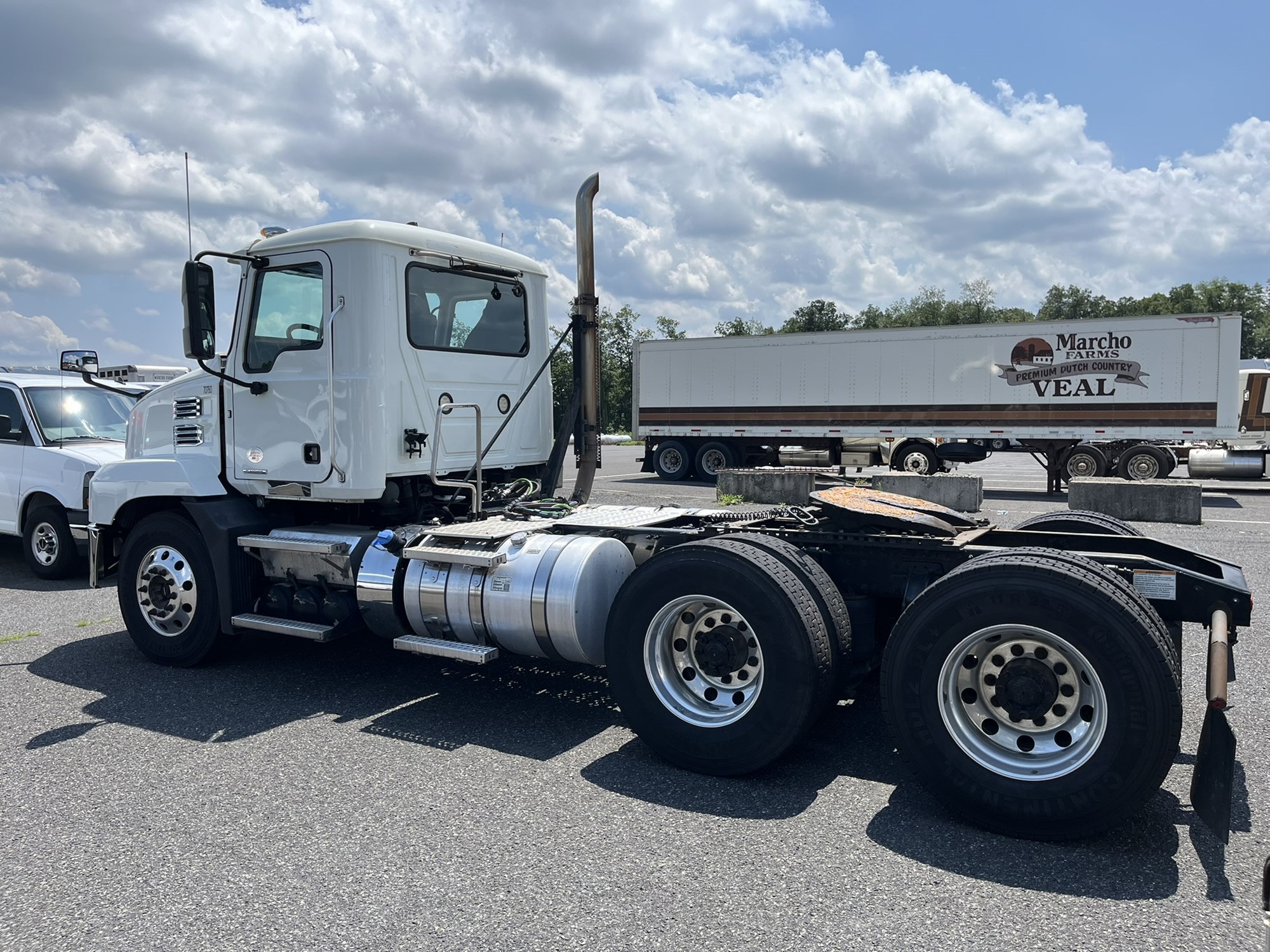 2020 MACK AN64T - image 6 of 6