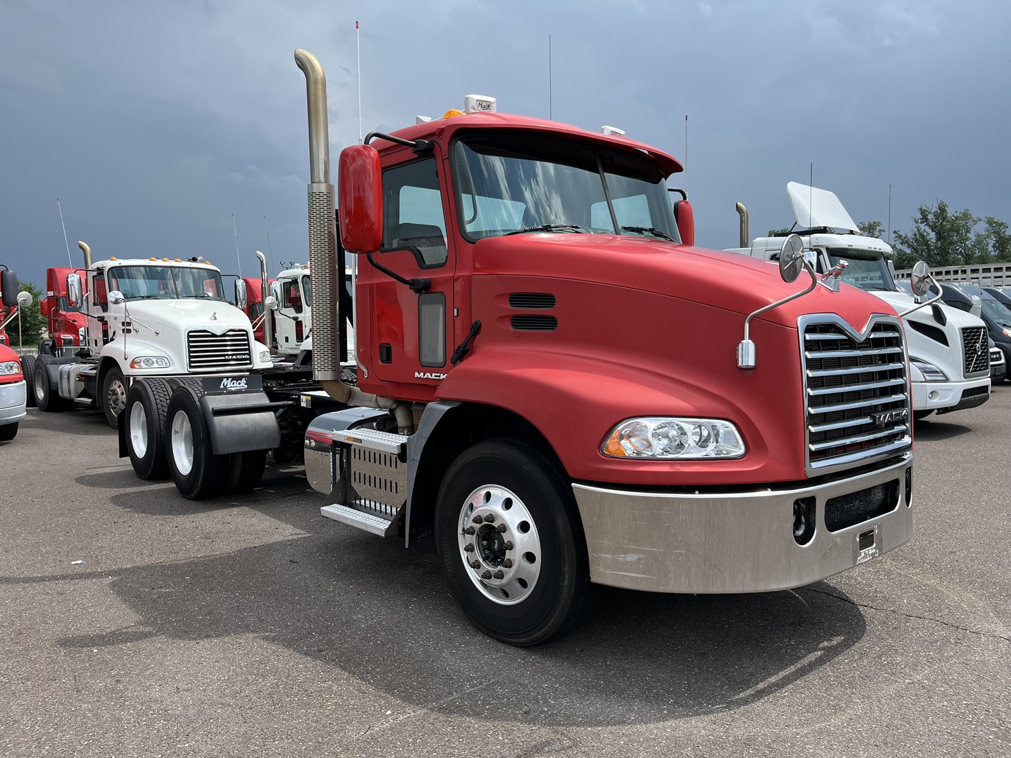 2015 MACK CXU613 - image 3 of 6