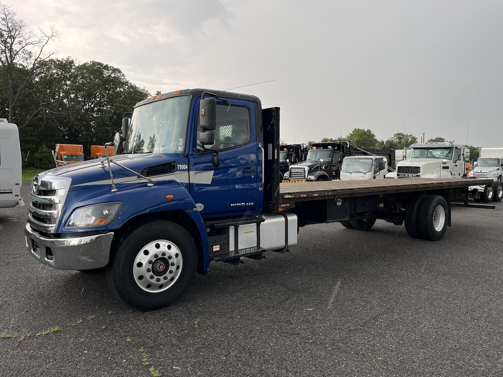 2019 HINO 338 - image 1 of 6