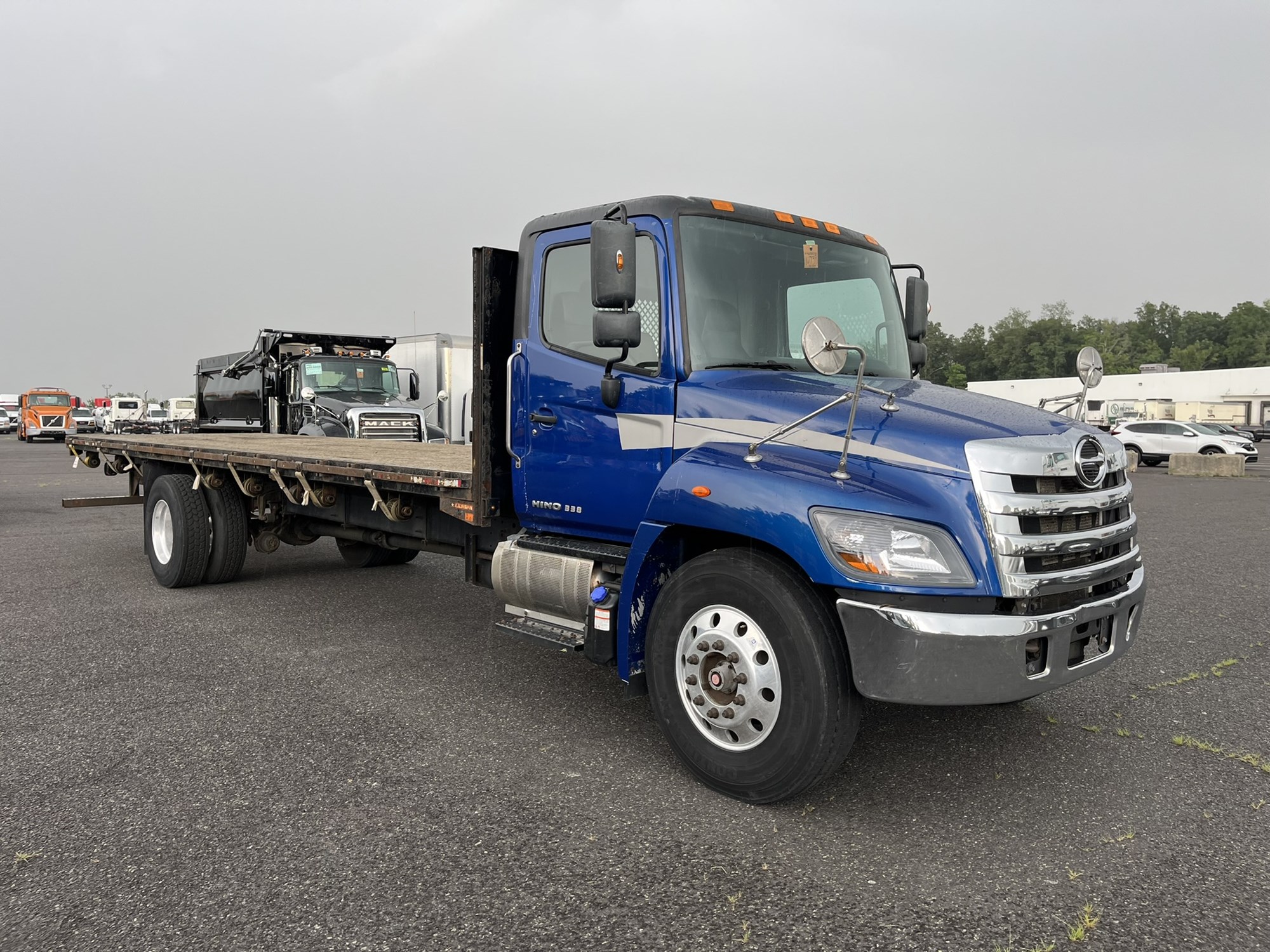 2019 HINO 338 - image 3 of 6