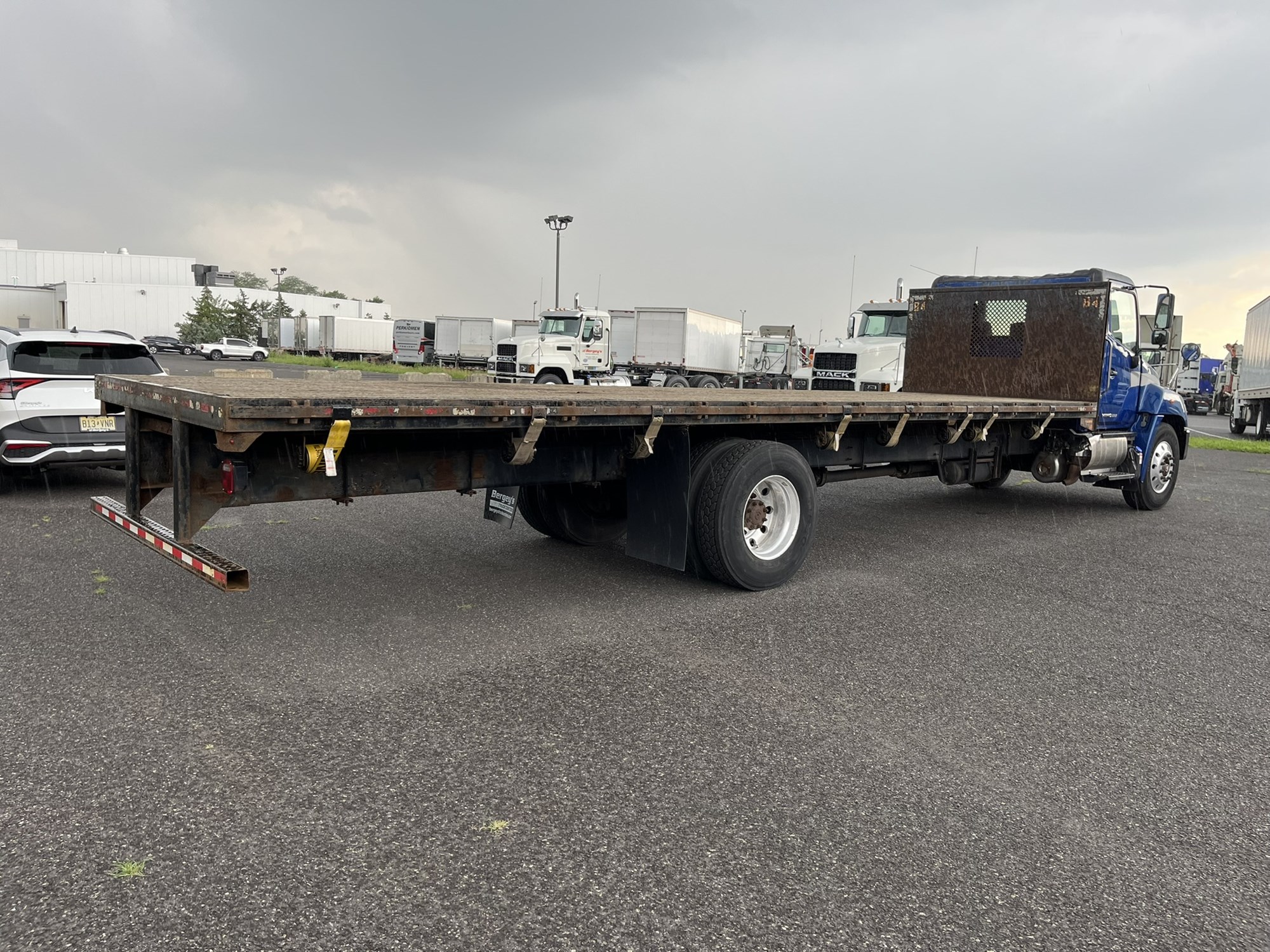 2019 HINO 338 - image 4 of 6