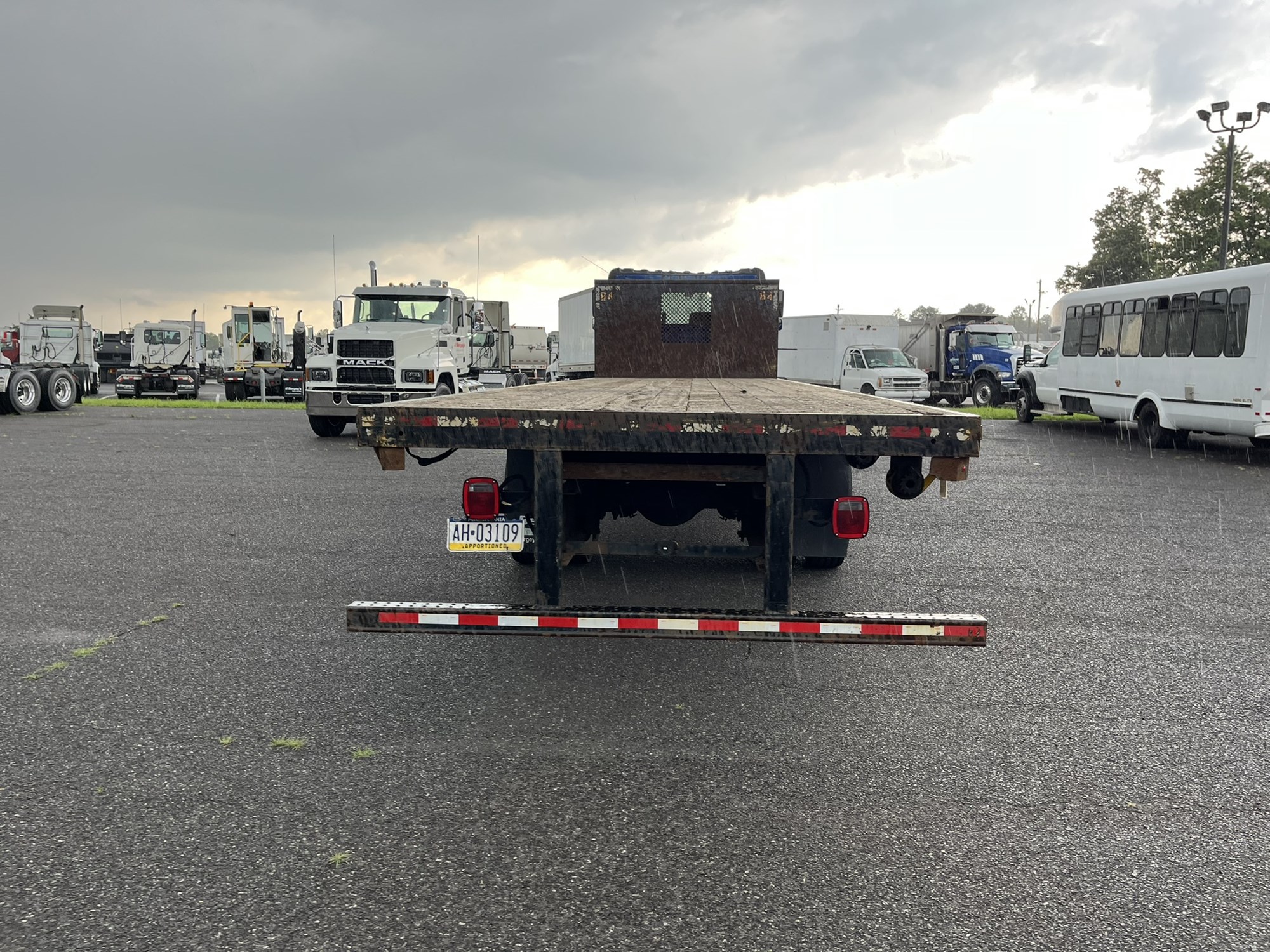 2019 HINO 338 - image 5 of 6