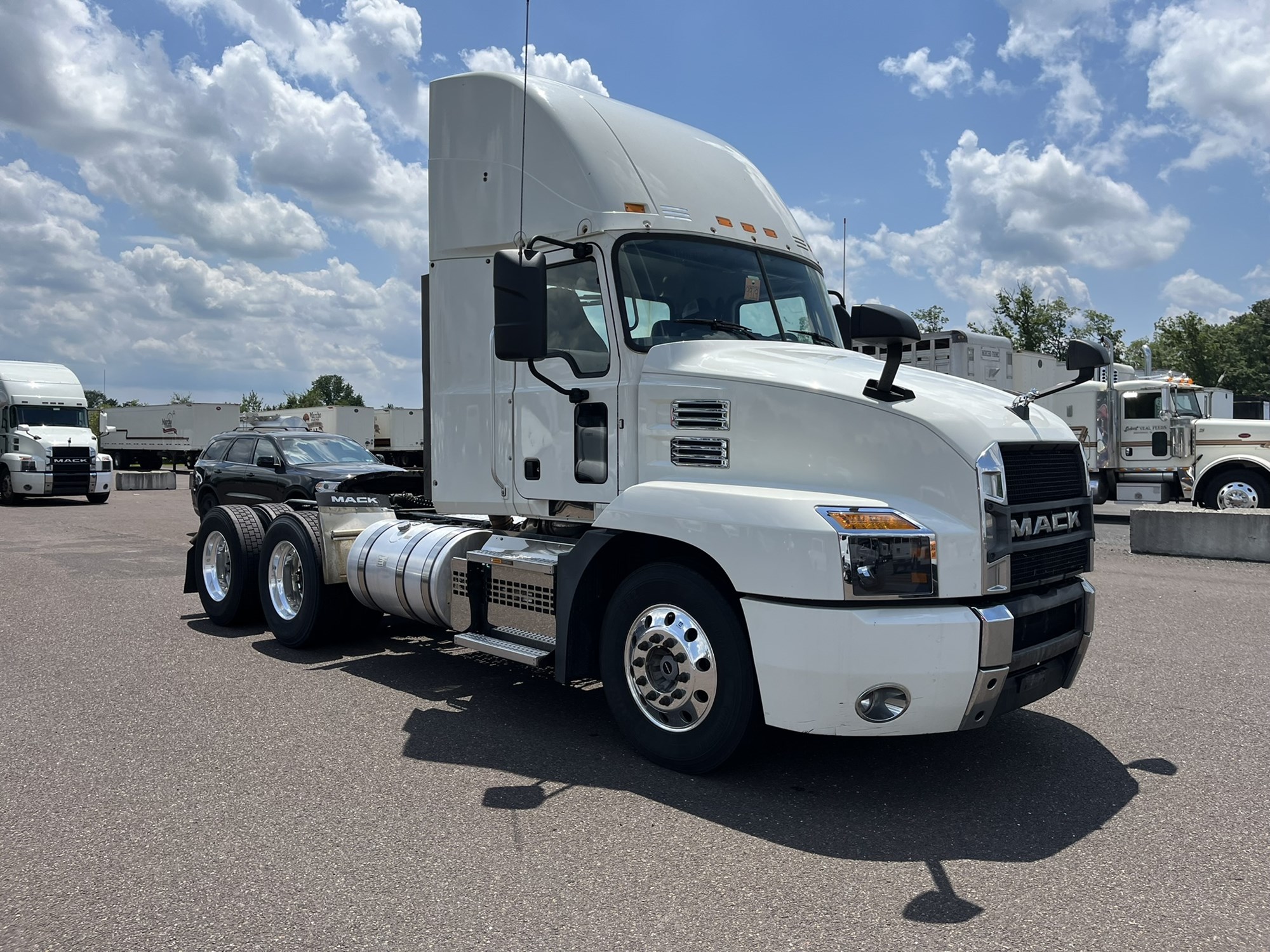 2019 MACK AN64T - image 3 of 6