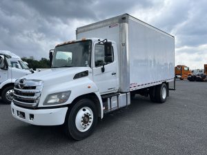 2017 HINO 268A 1000703-01