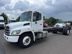 2017 HINO 268A 1000709-01