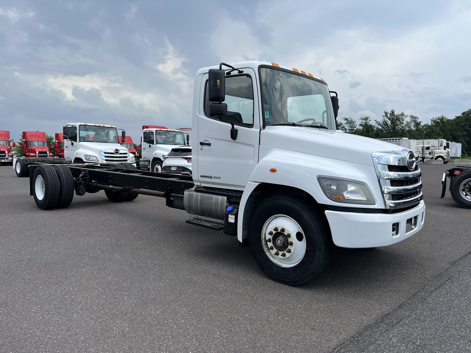 2017 HINO 268A - image 3 of 6