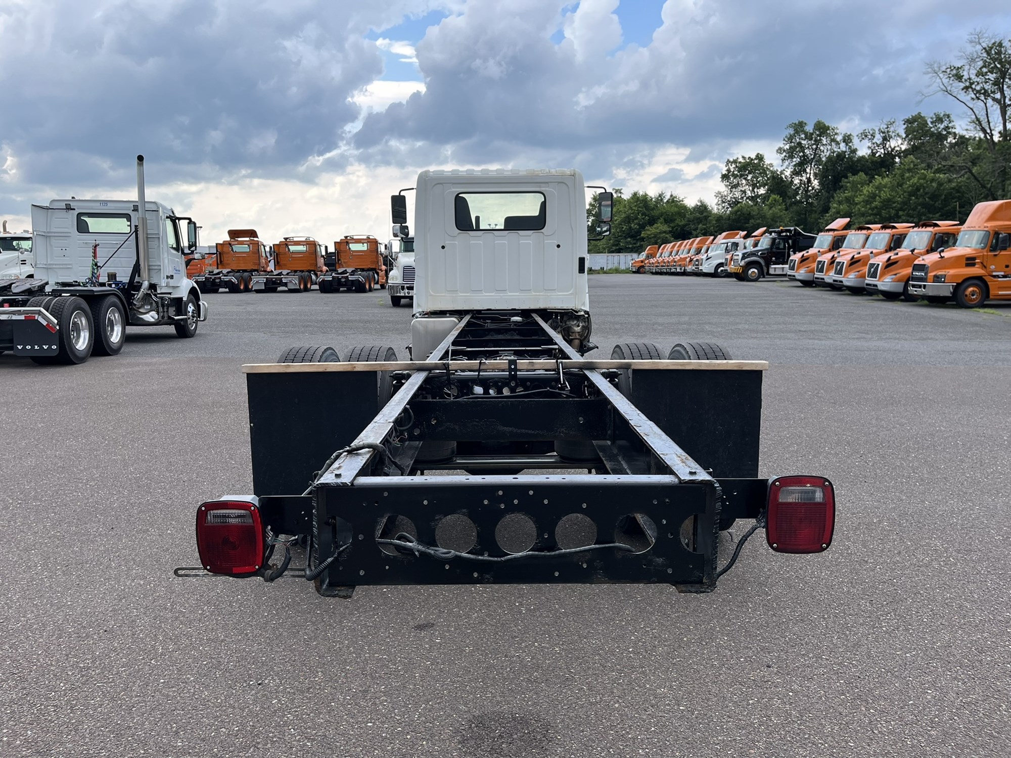 2017 HINO 268A - image 5 of 6