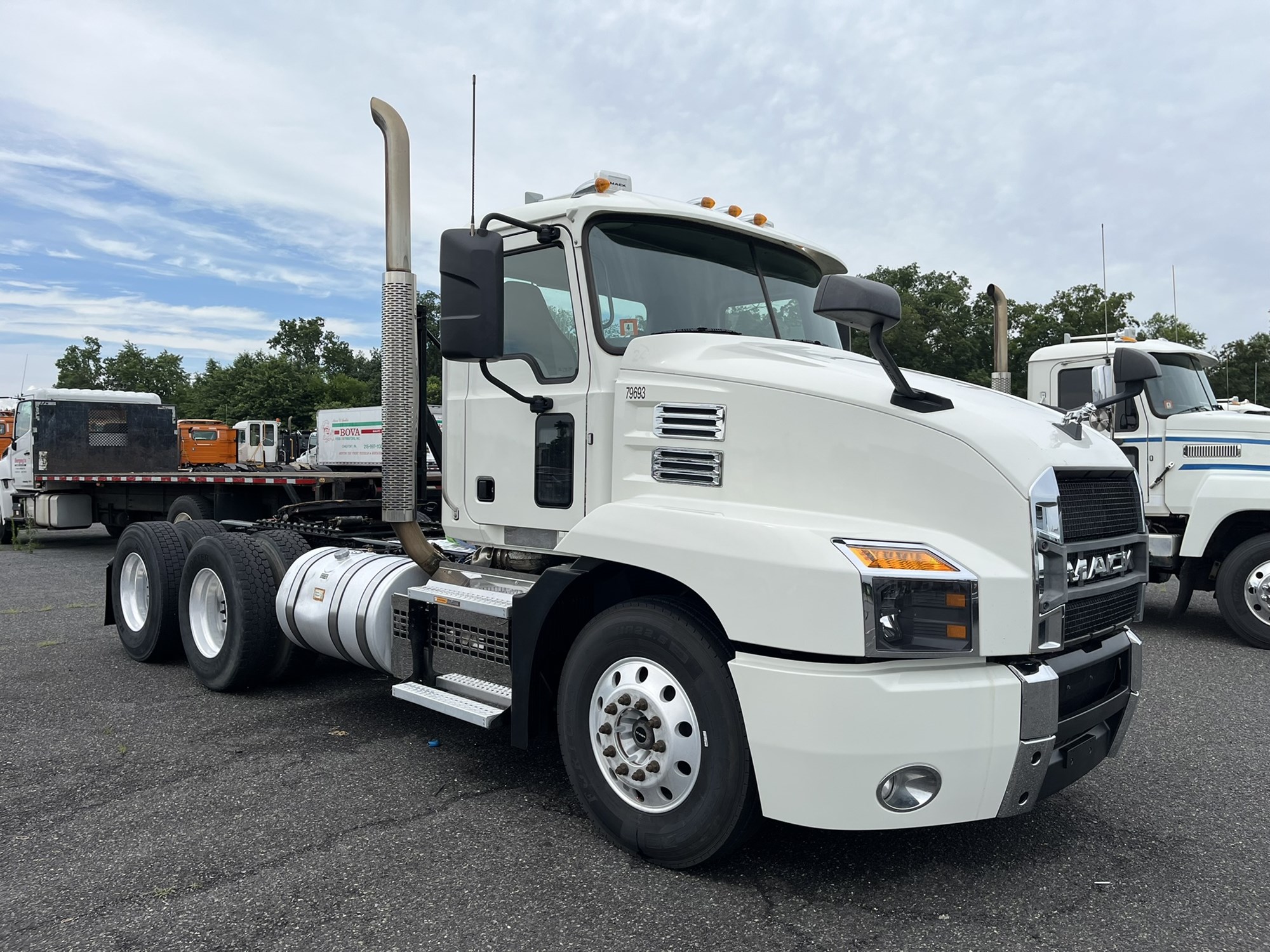 2020 MACK AN64T - image 2 of 6