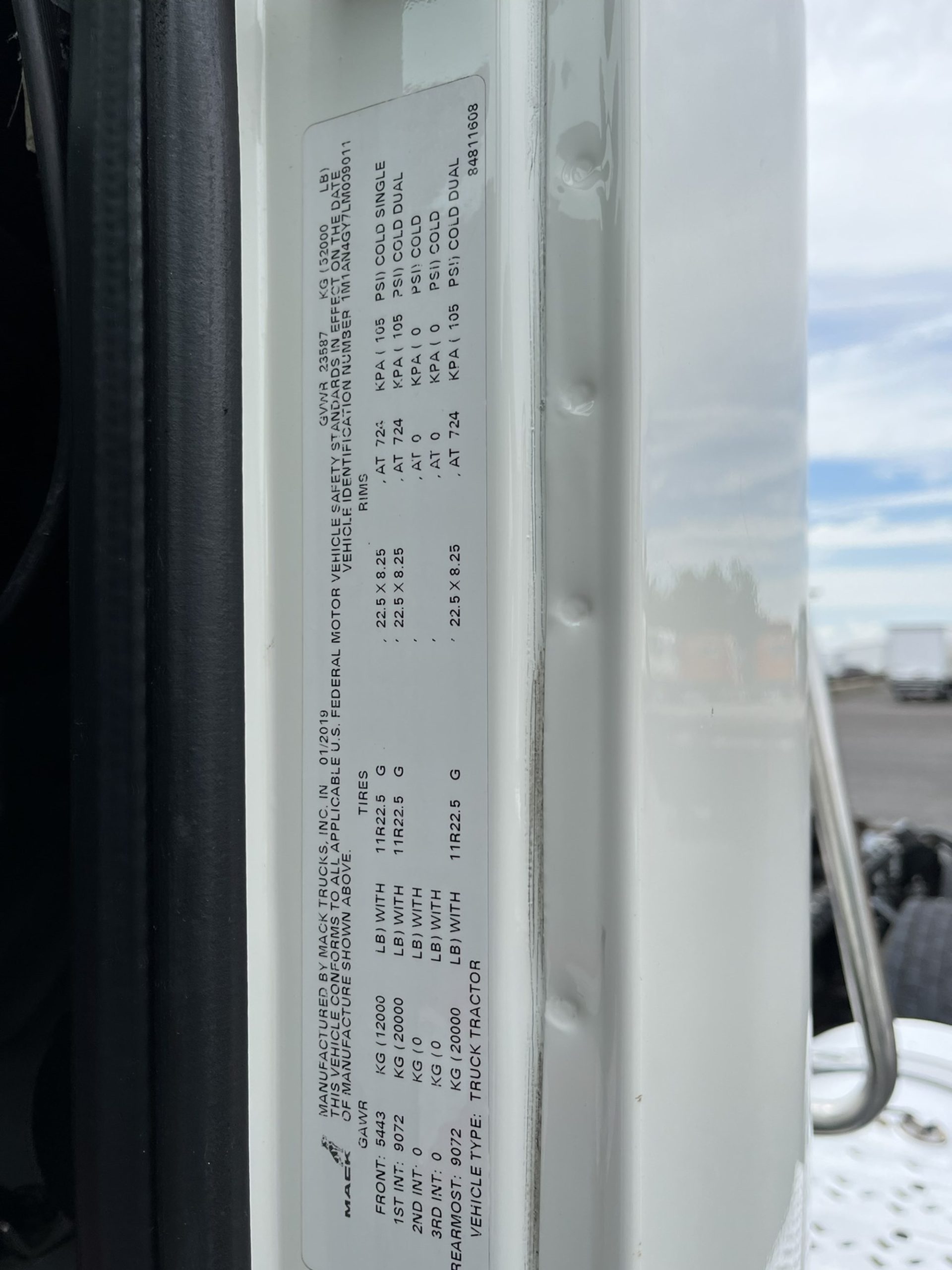 2020 MACK AN64T - image 5 of 6
