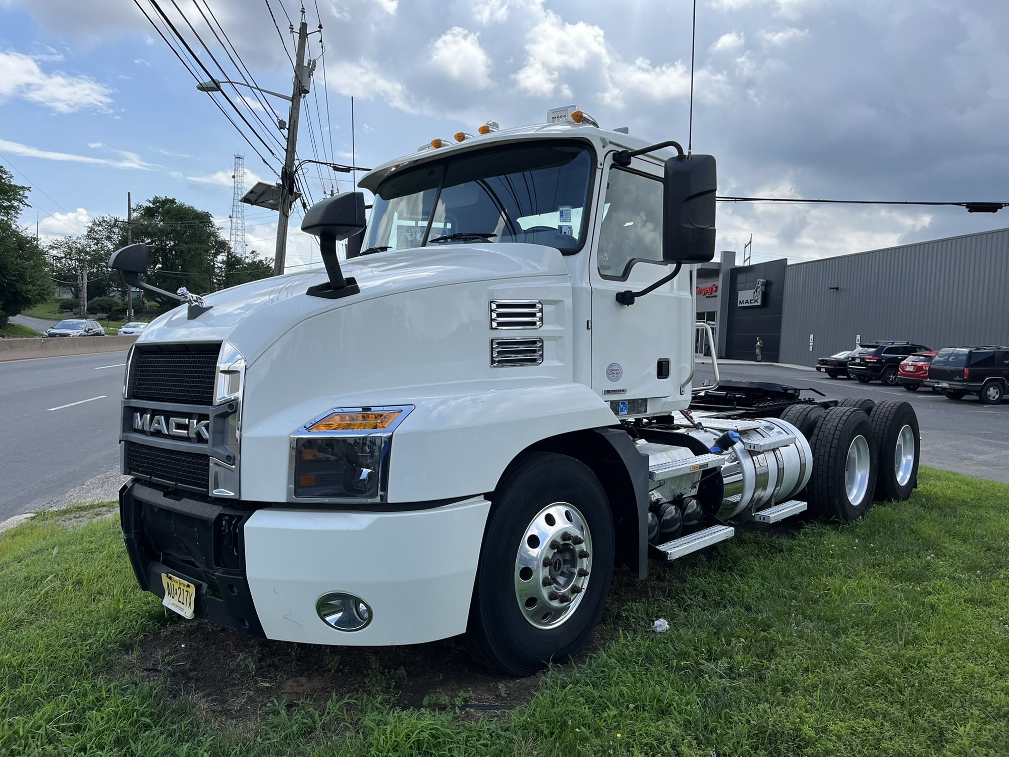 2019 MACK AN64T - image 1 of 6