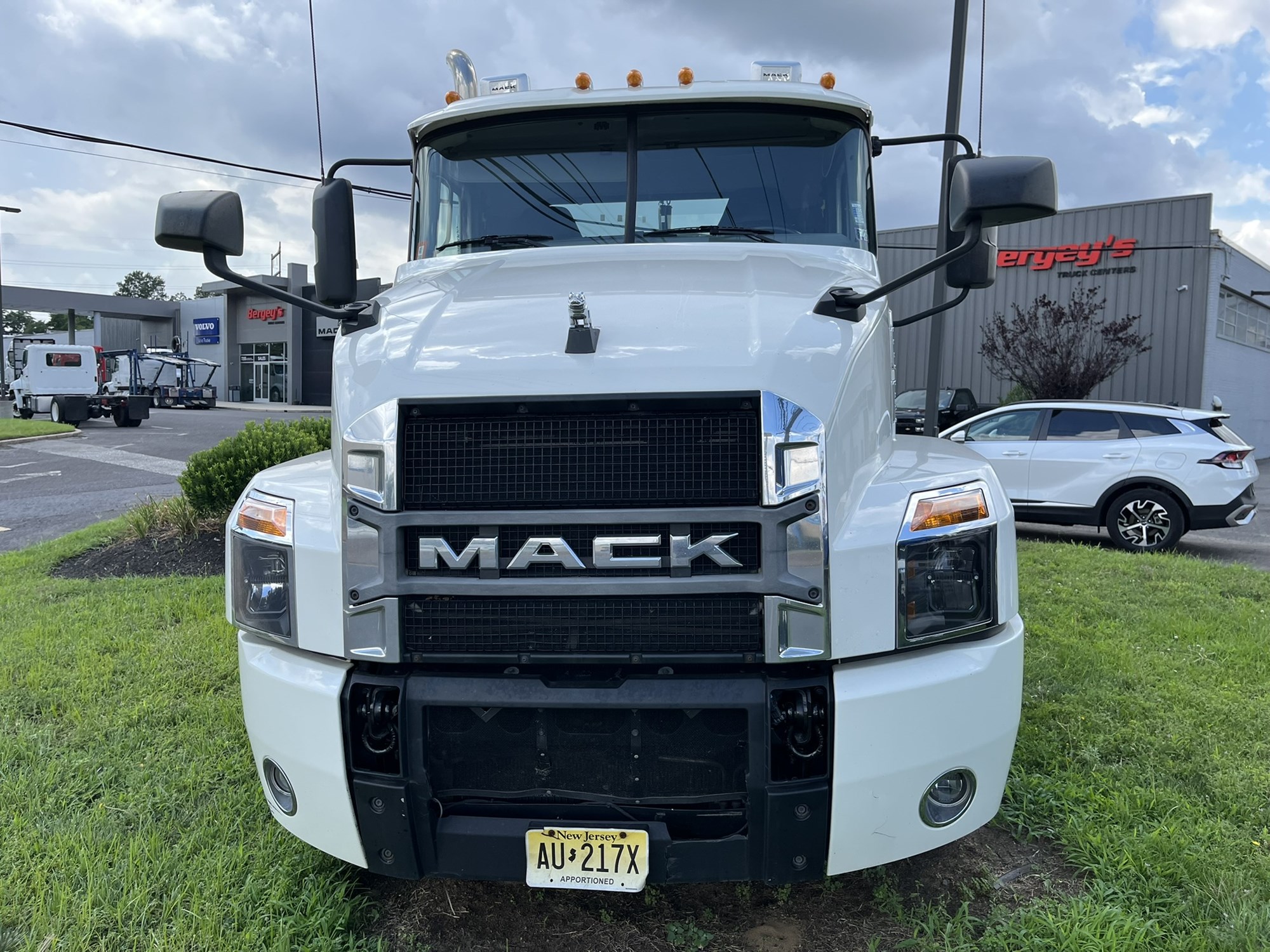 2019 MACK AN64T - image 2 of 6