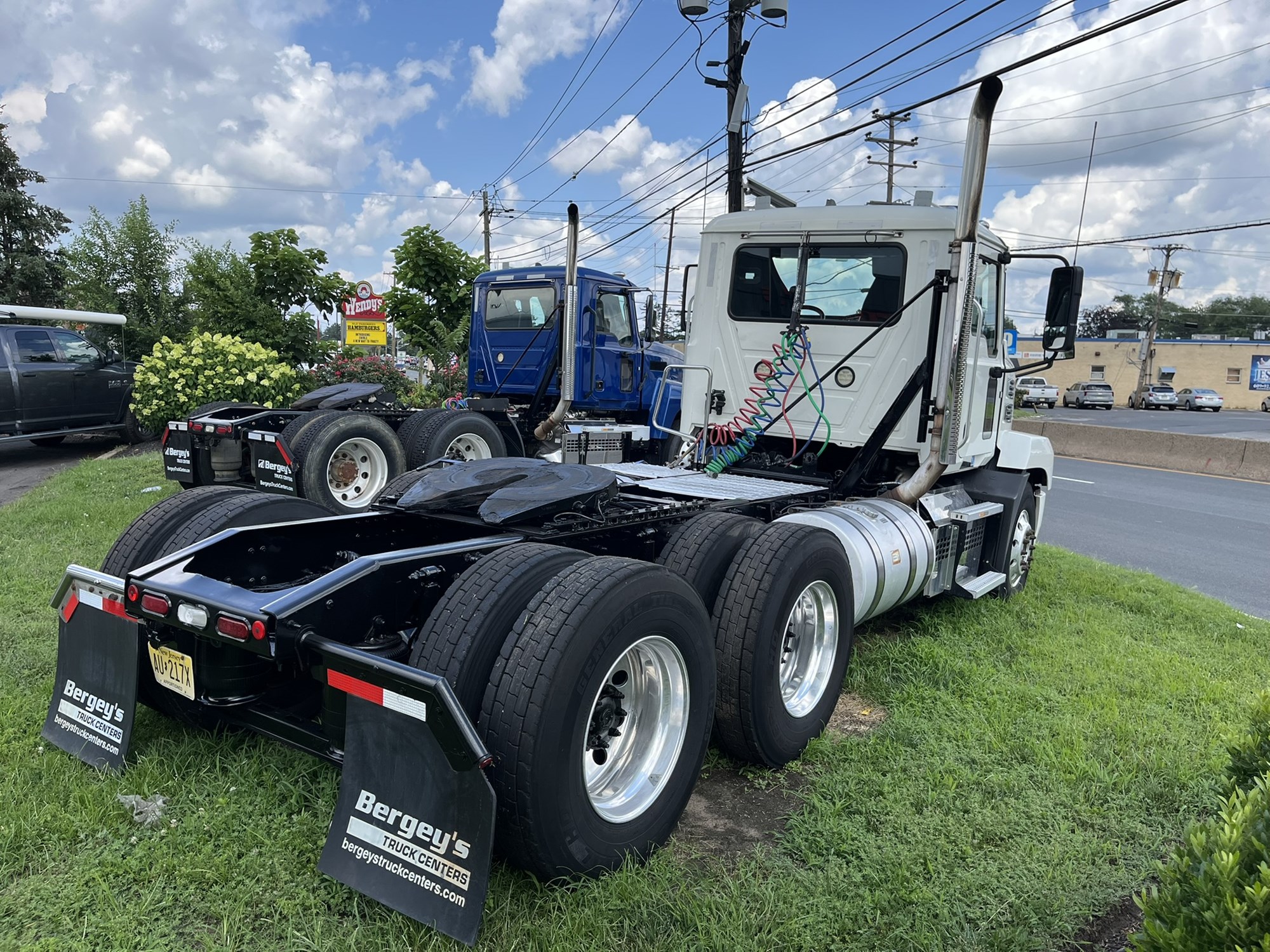 2019 MACK AN64T - image 4 of 6