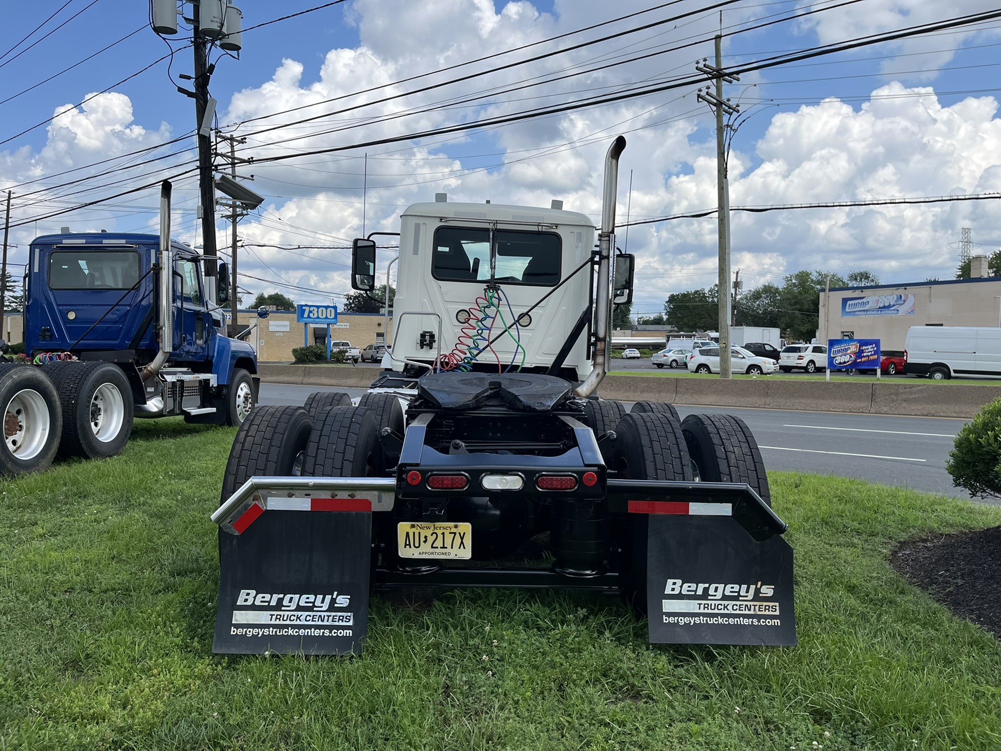 2019 MACK AN64T - image 5 of 6
