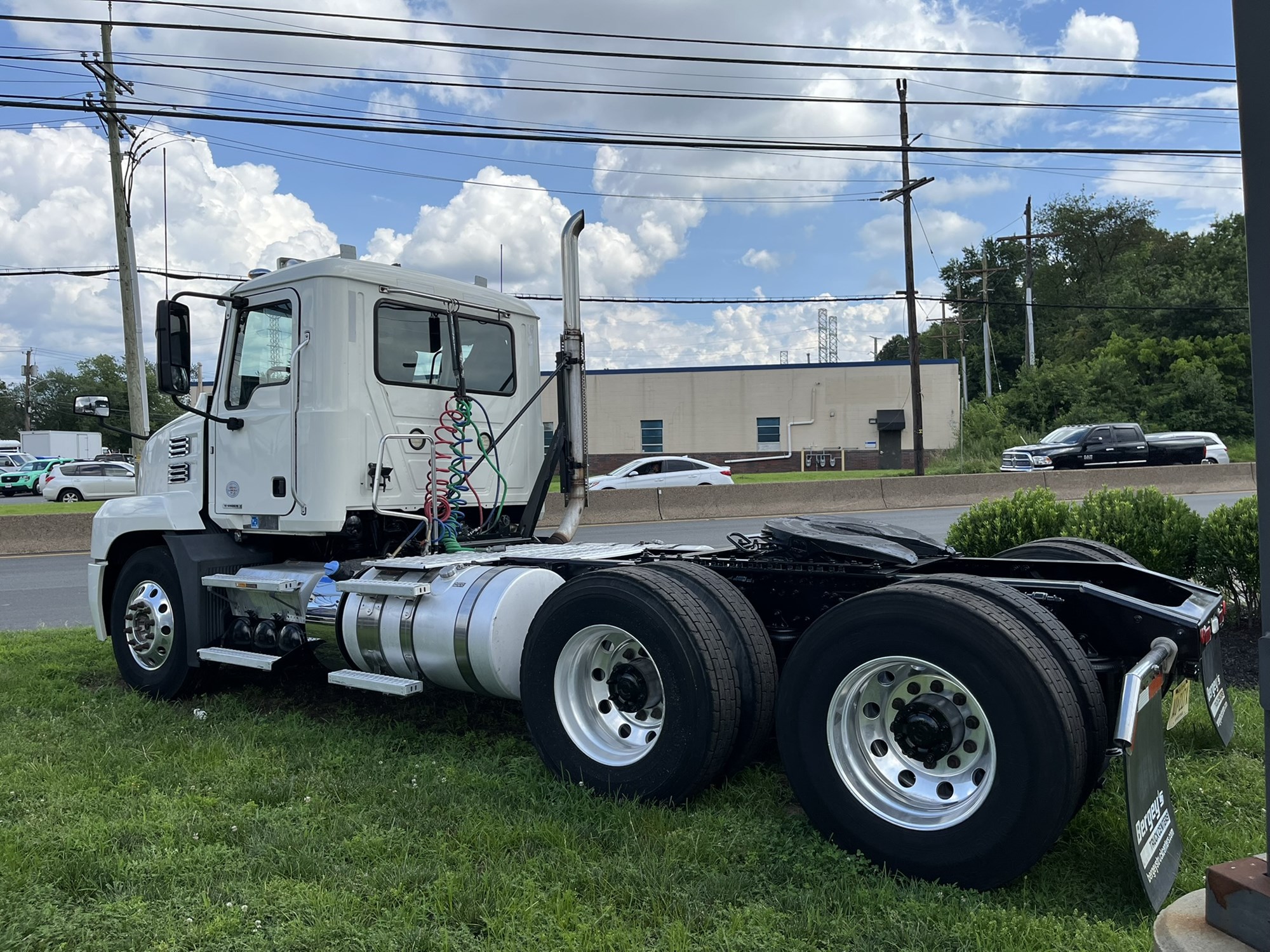 2019 MACK AN64T - image 6 of 6