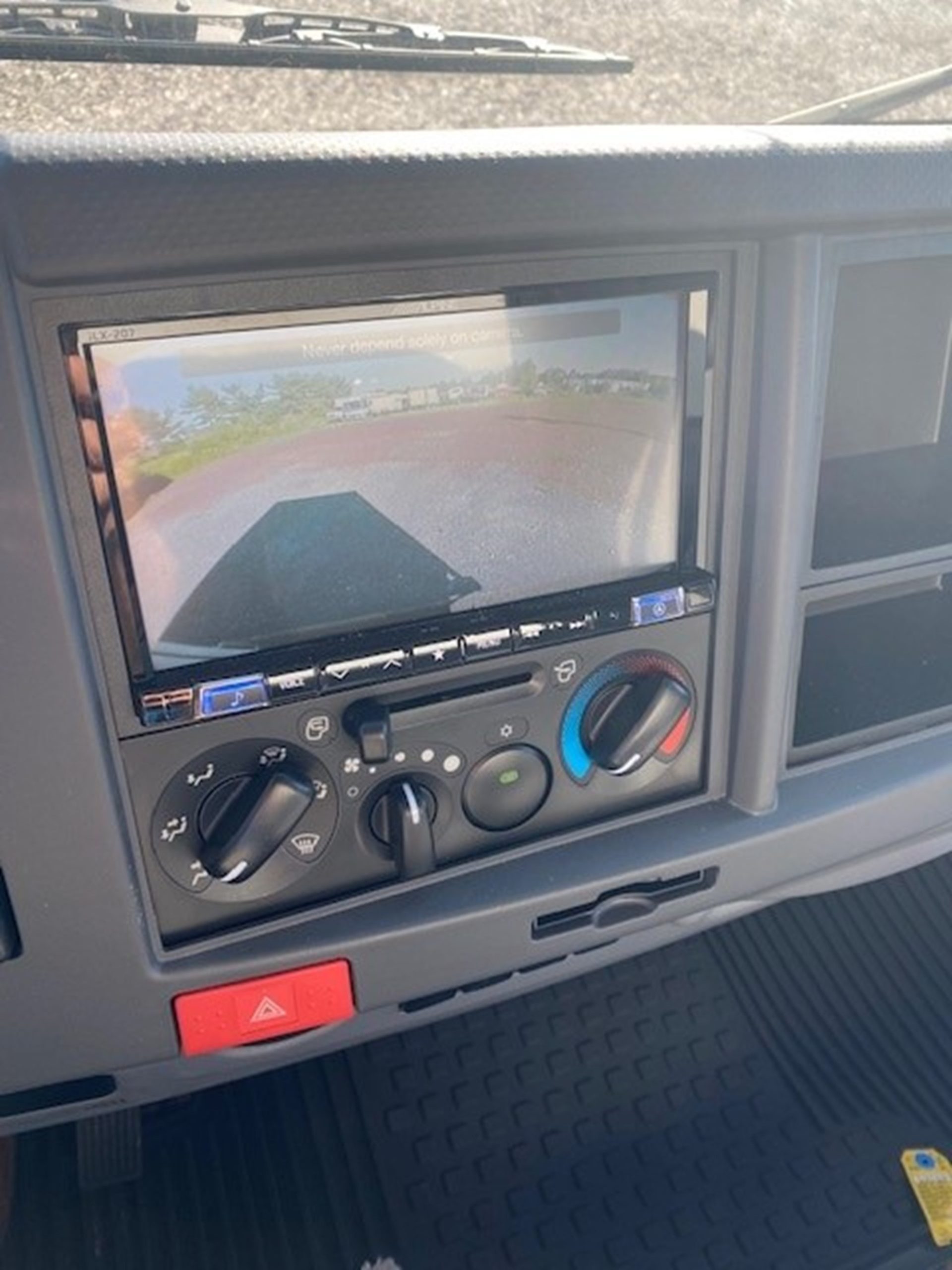 2024 ISUZU NPR HD GAS - image 3 of 6