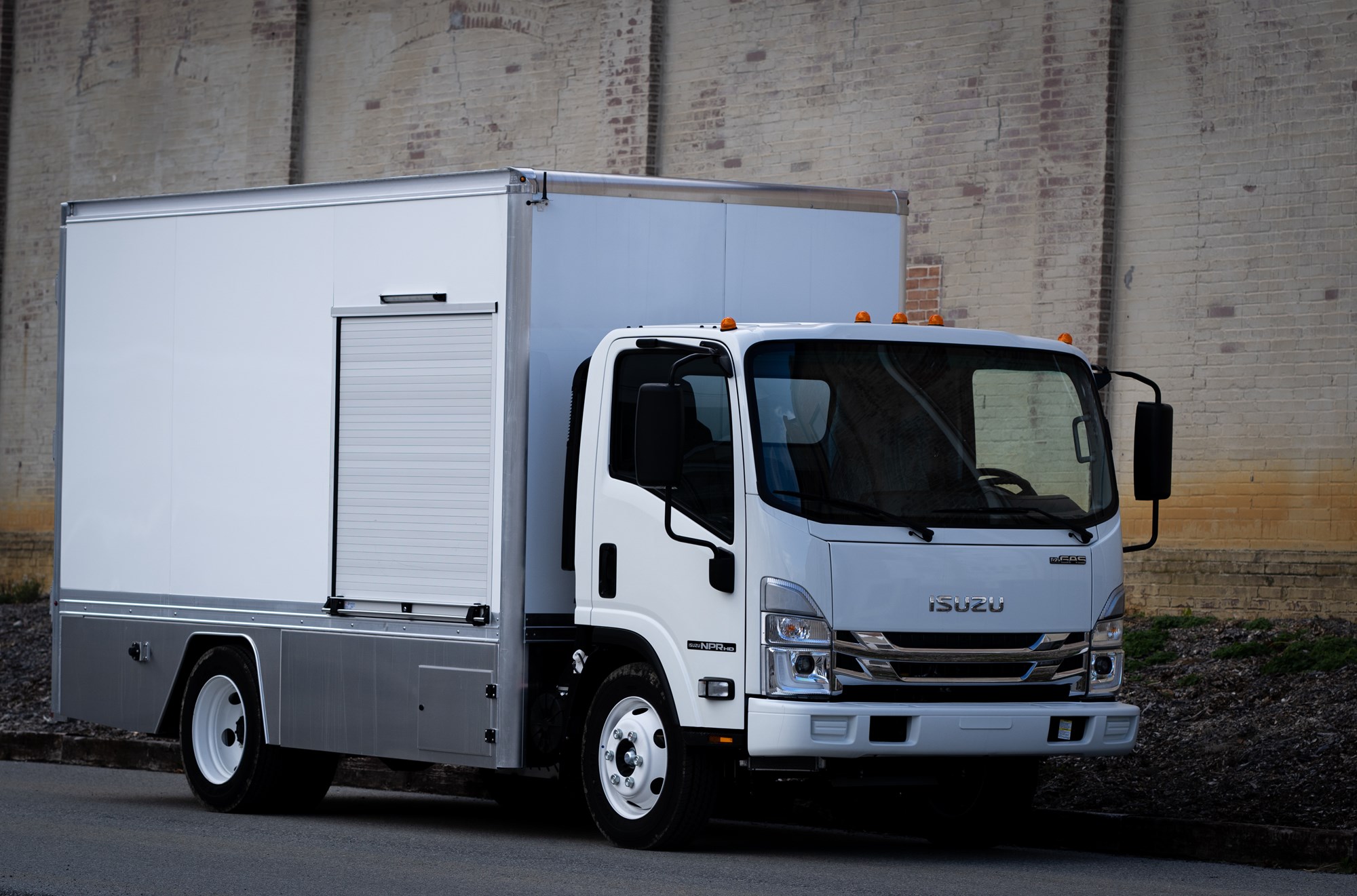 2024 ISUZU NPR HD GAS - image 3 of 4