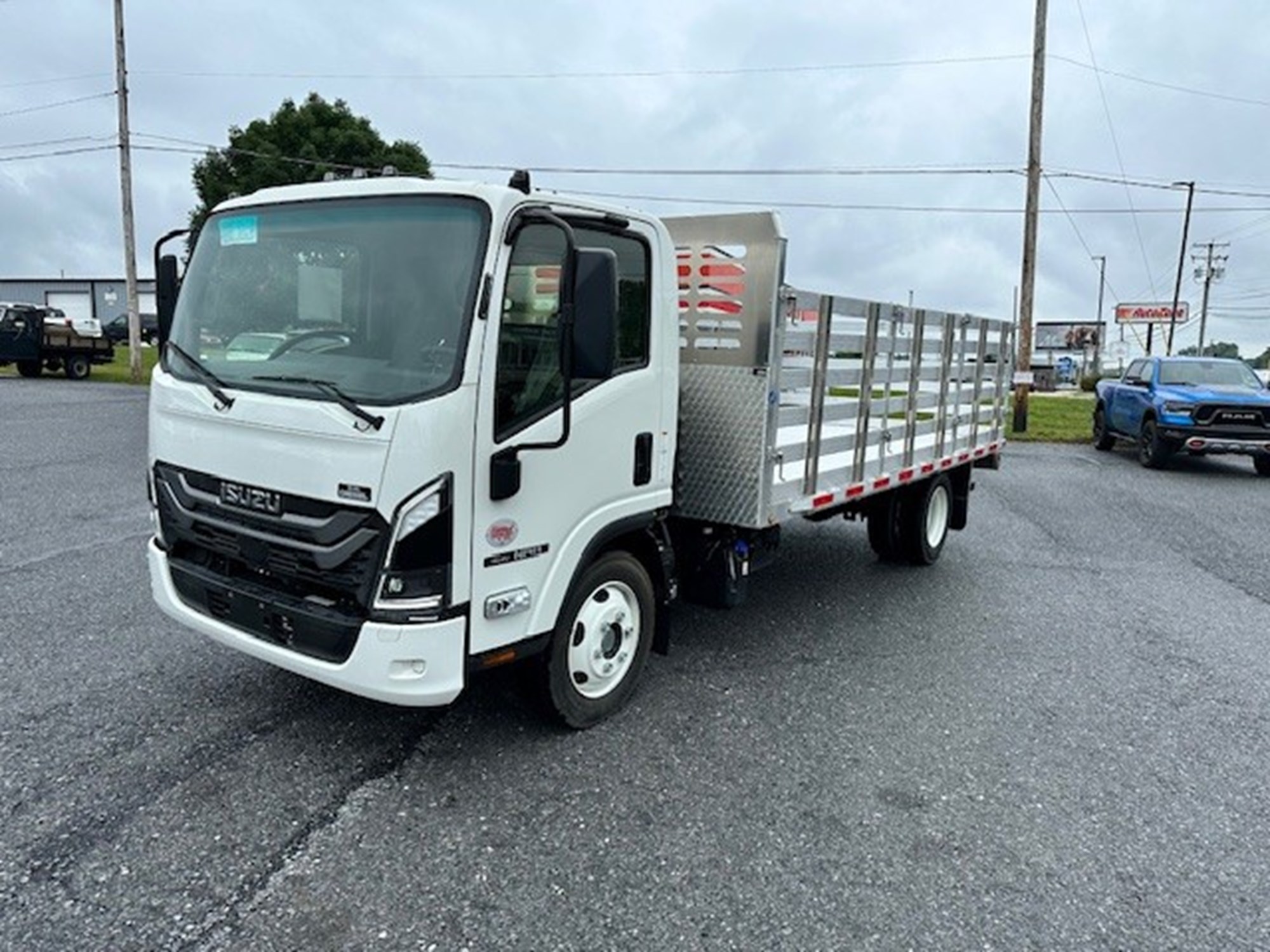 2025 ISUZU NRR - image 1 of 6