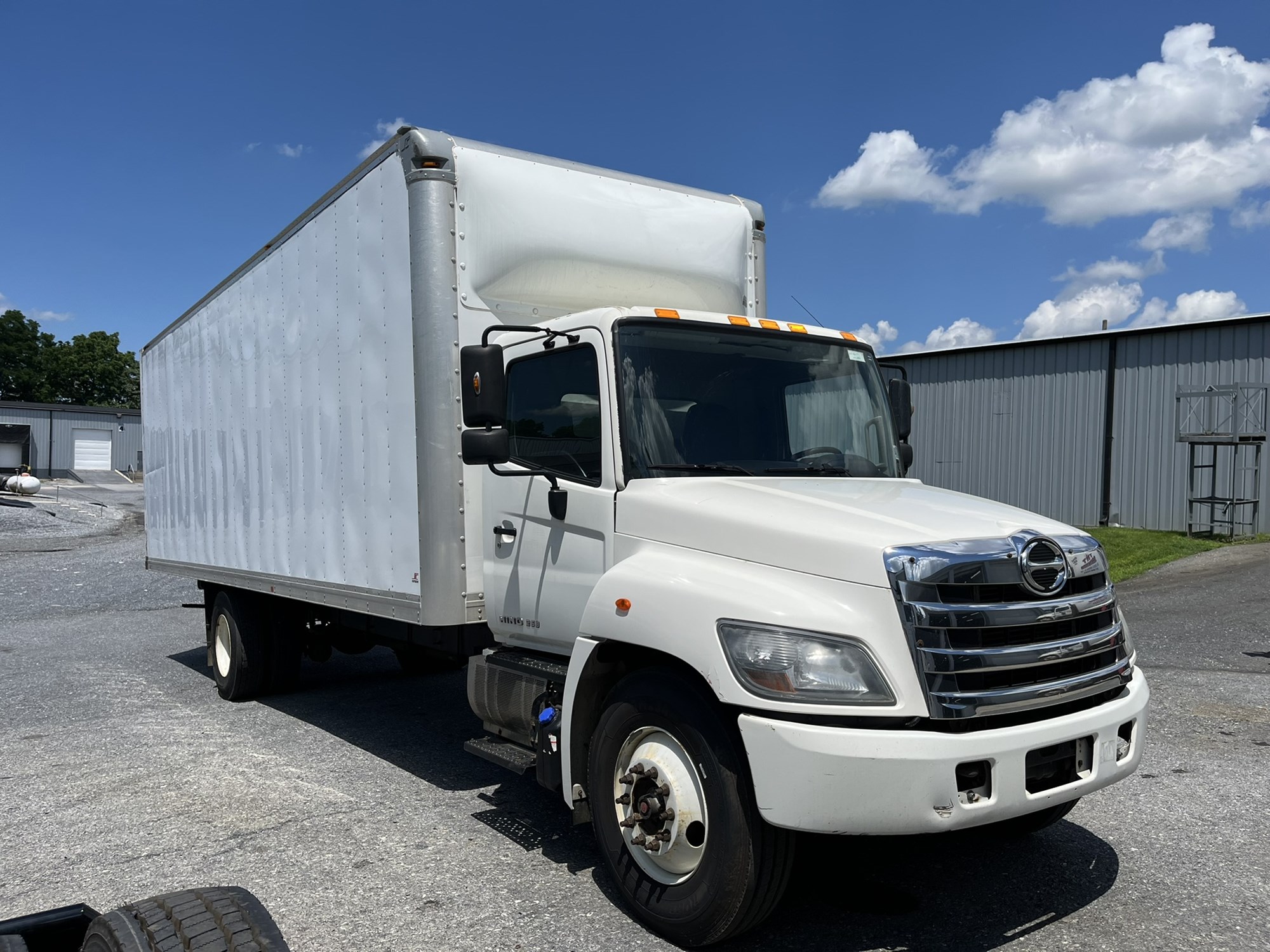 2014 Hino 268A - image 3 of 6