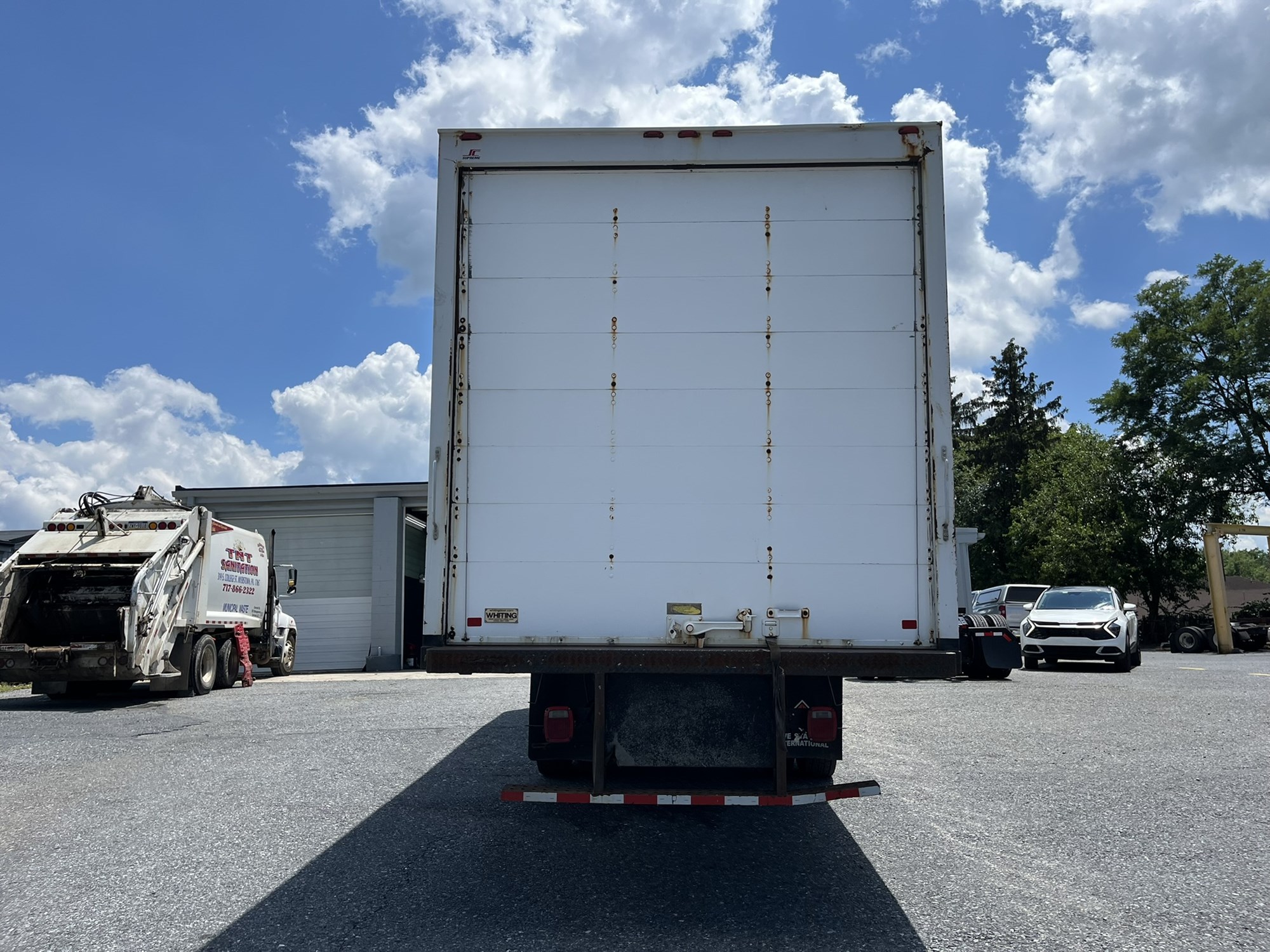 2014 Hino 268A - image 5 of 6