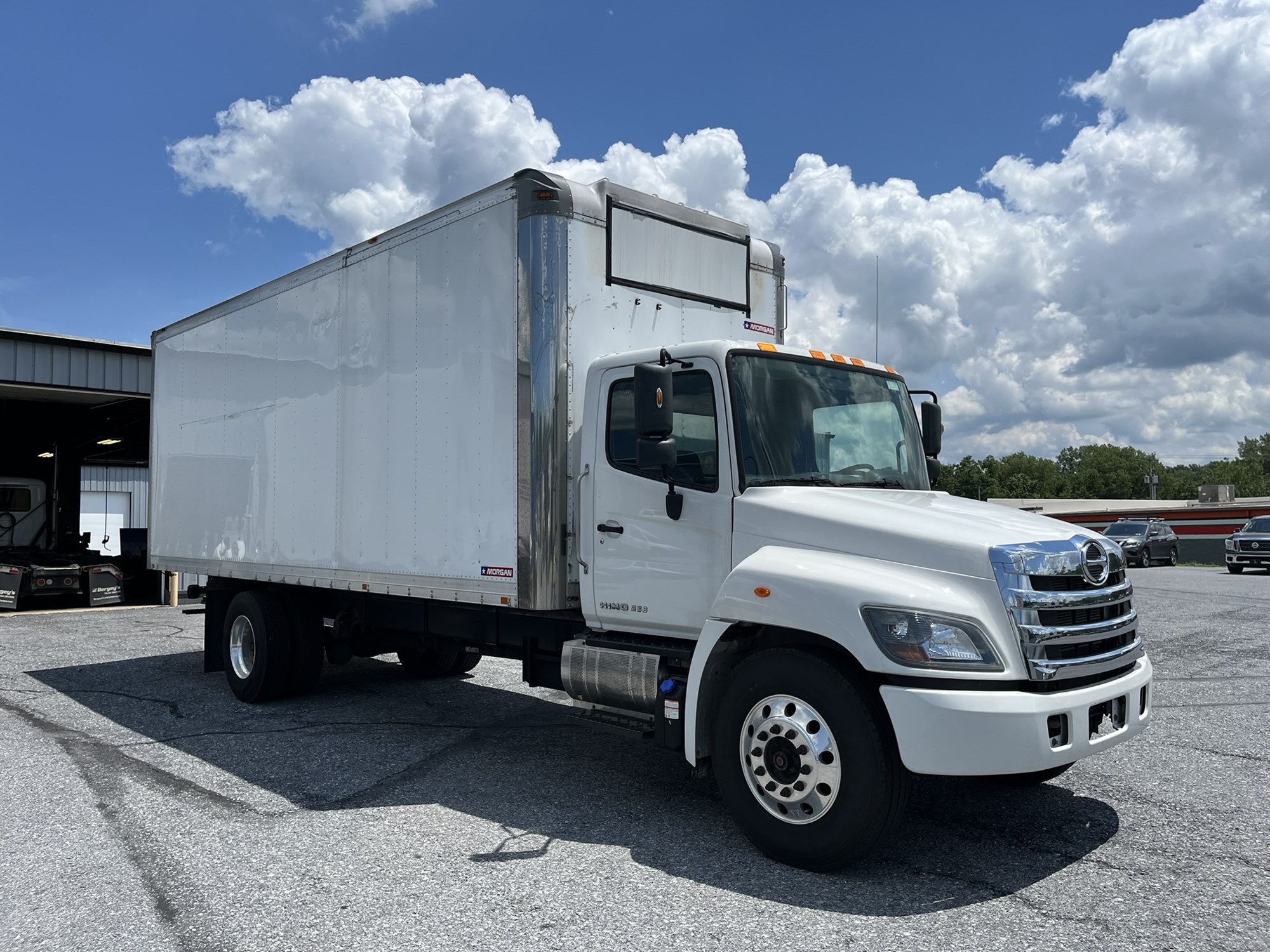 2019 Hino 268A - image 3 of 6