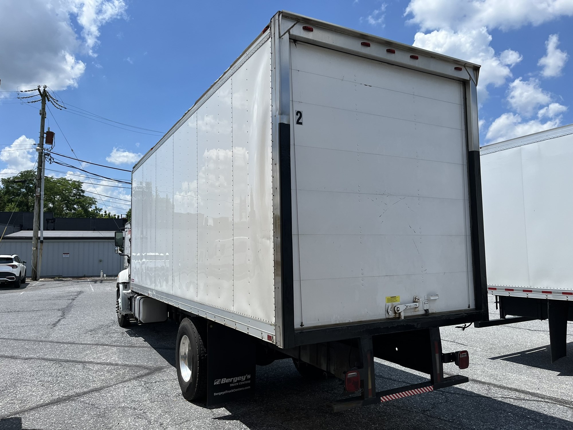 2019 Hino 268A - image 6 of 6