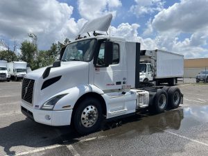 2020 VOLVO VNR 1059002-01