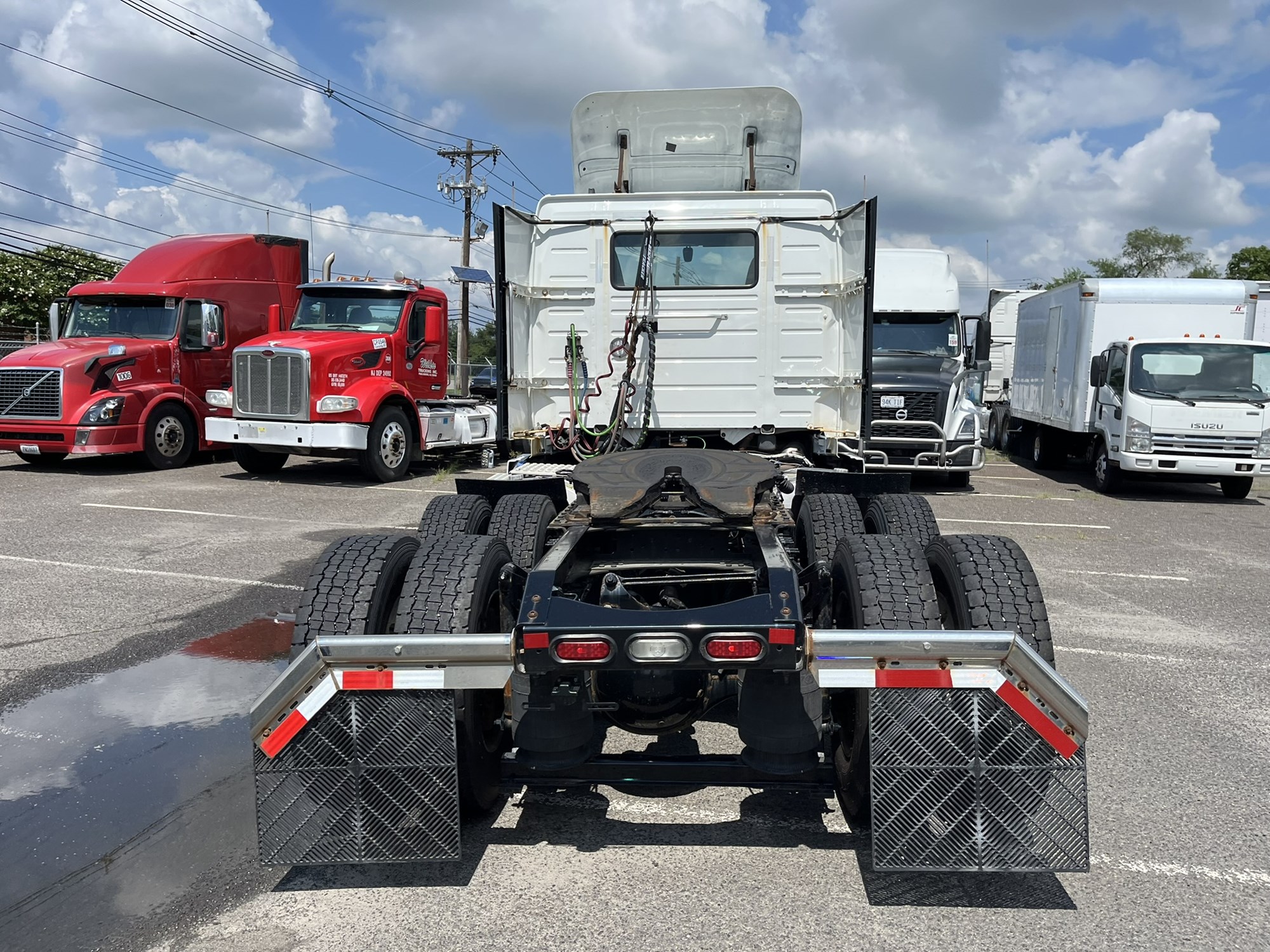 2020 VOLVO VNR - image 5 of 6
