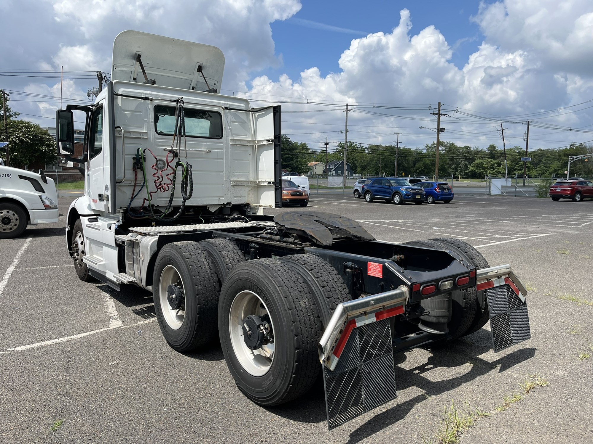 2020 VOLVO VNR - image 6 of 6