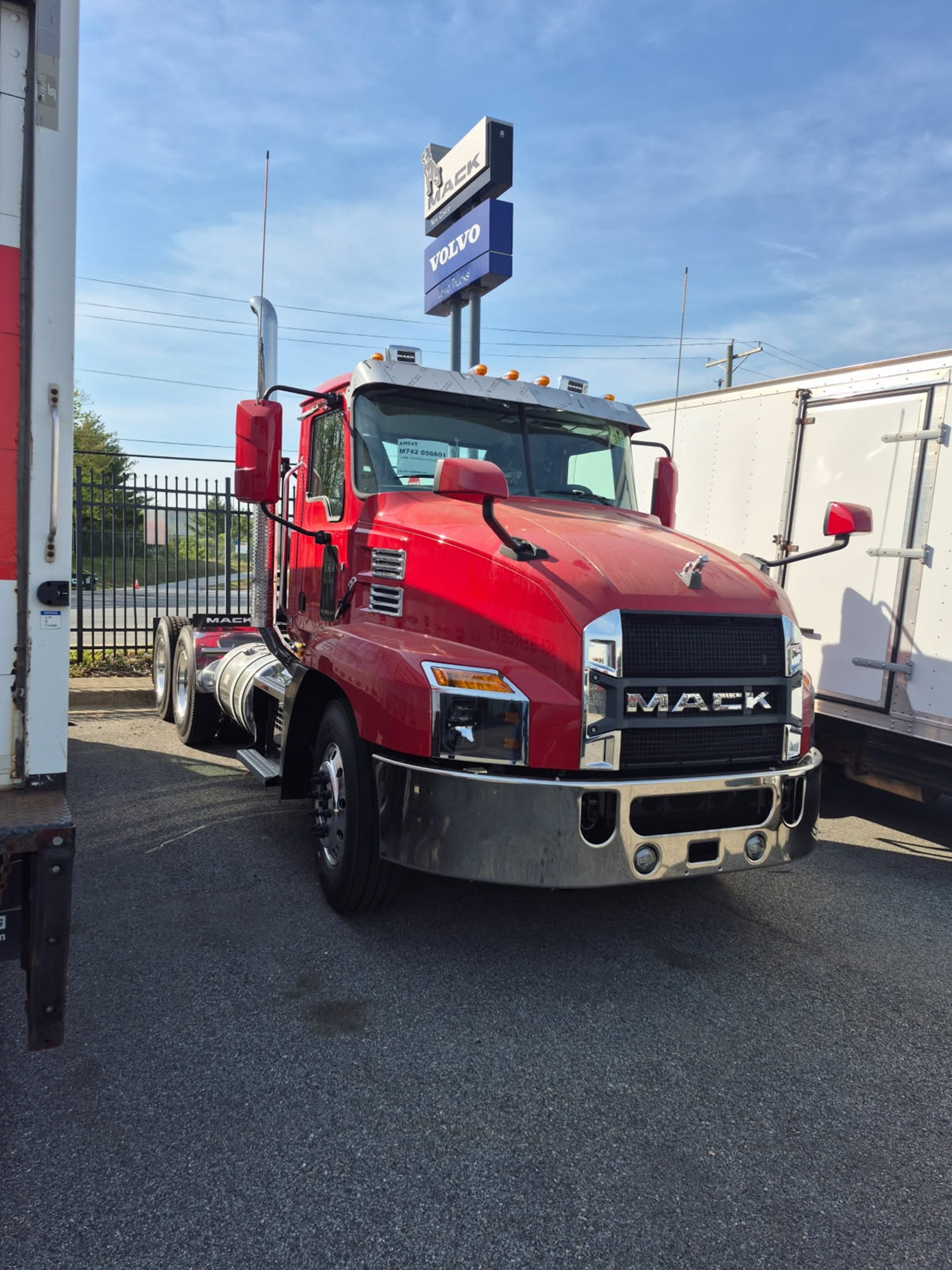 2026 Mack AN64T DAY CAB - image 1 of 3