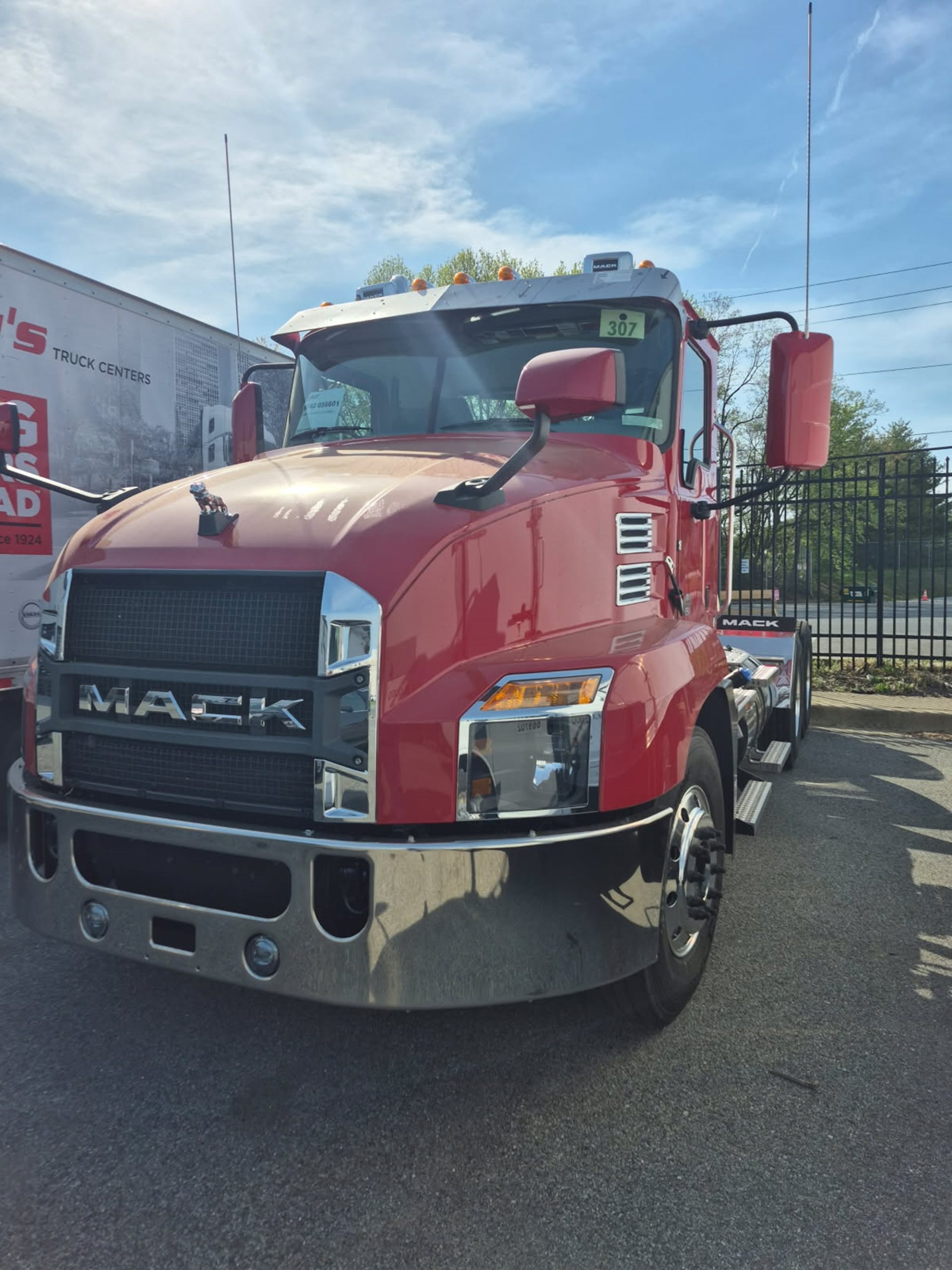 2026 Mack AN64T DAY CAB - image 2 of 3