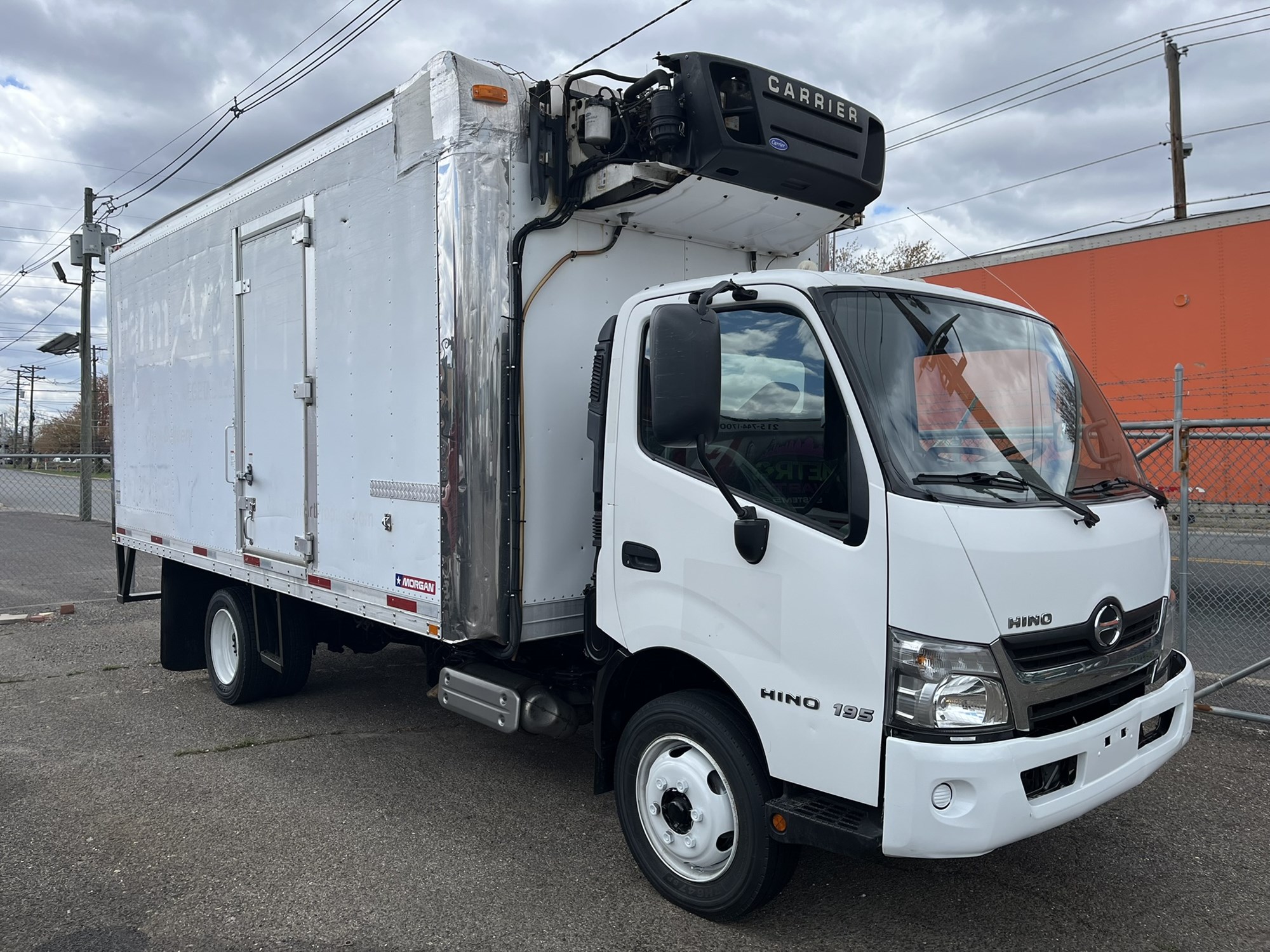 2020 HINO 195 - image 2 of 6