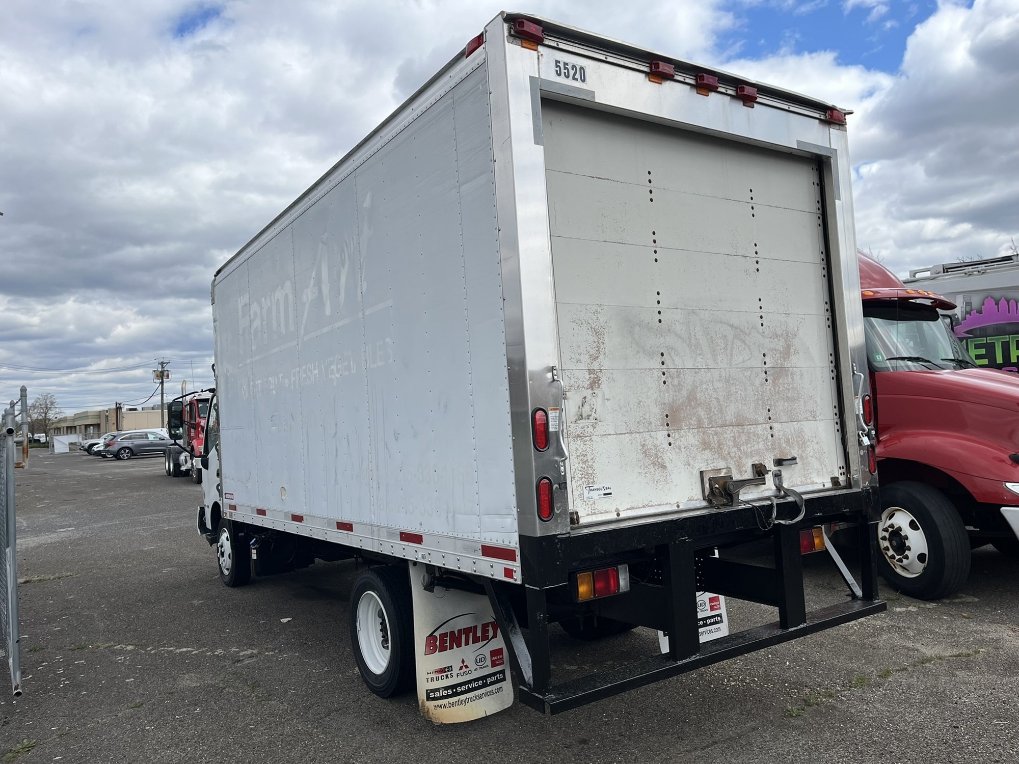 2020 HINO 195 - image 4 of 6