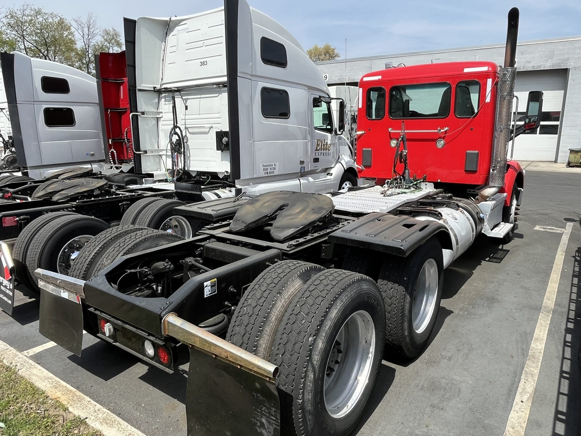 2019 Peterbilt 567 - image 3 of 6