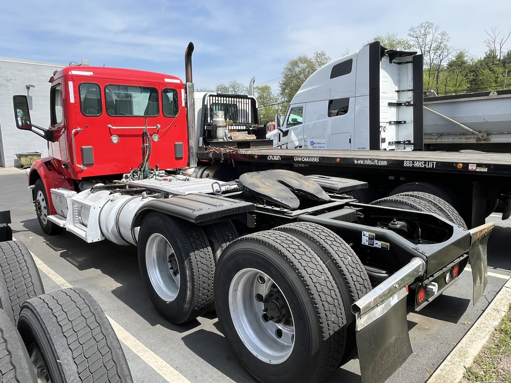 2019 Peterbilt 567 - image 4 of 6