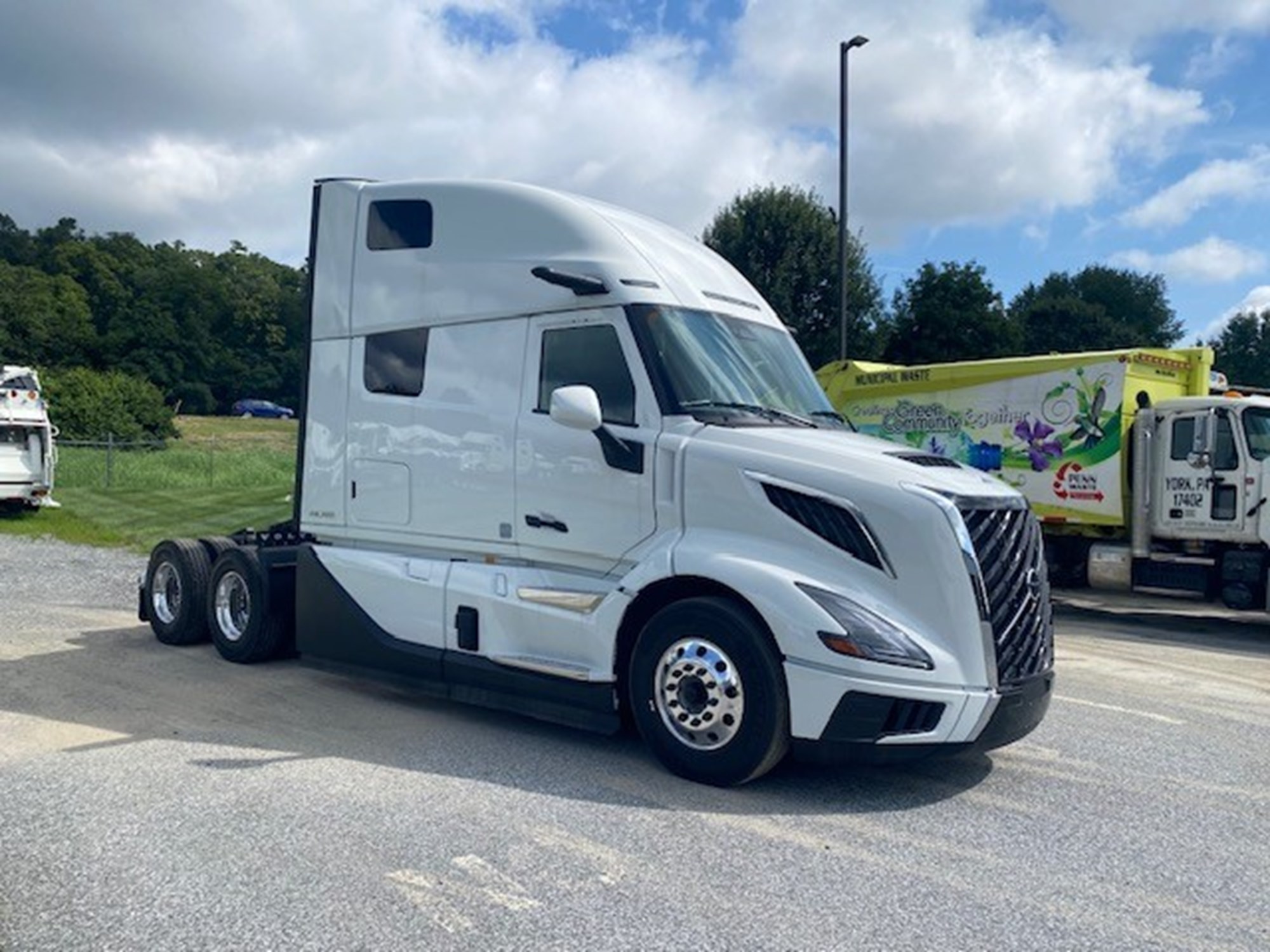 2026 VOLVO New VNL64T860 - image 3 of 6