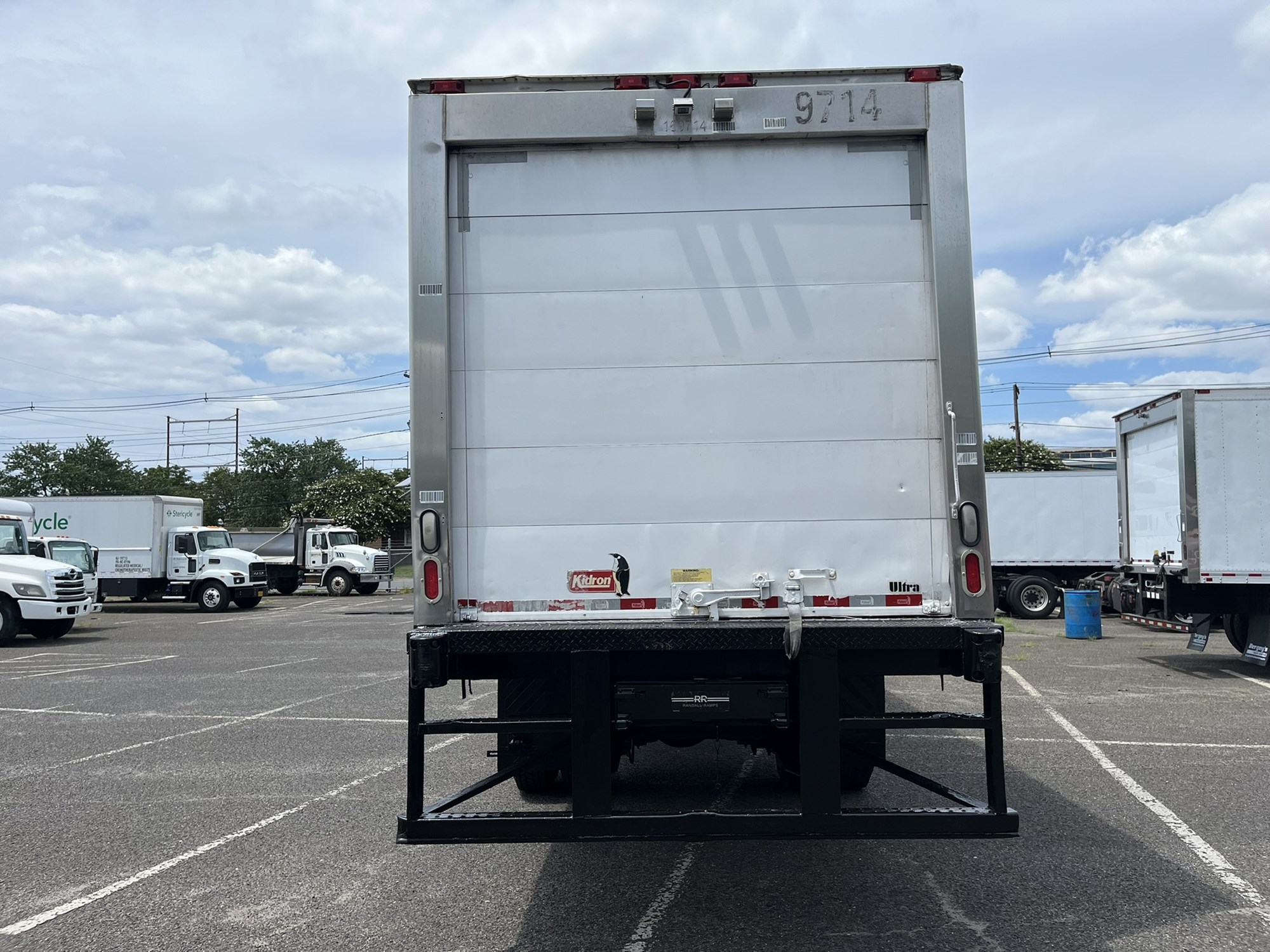 2017 Freightliner M2 - image 5 of 6