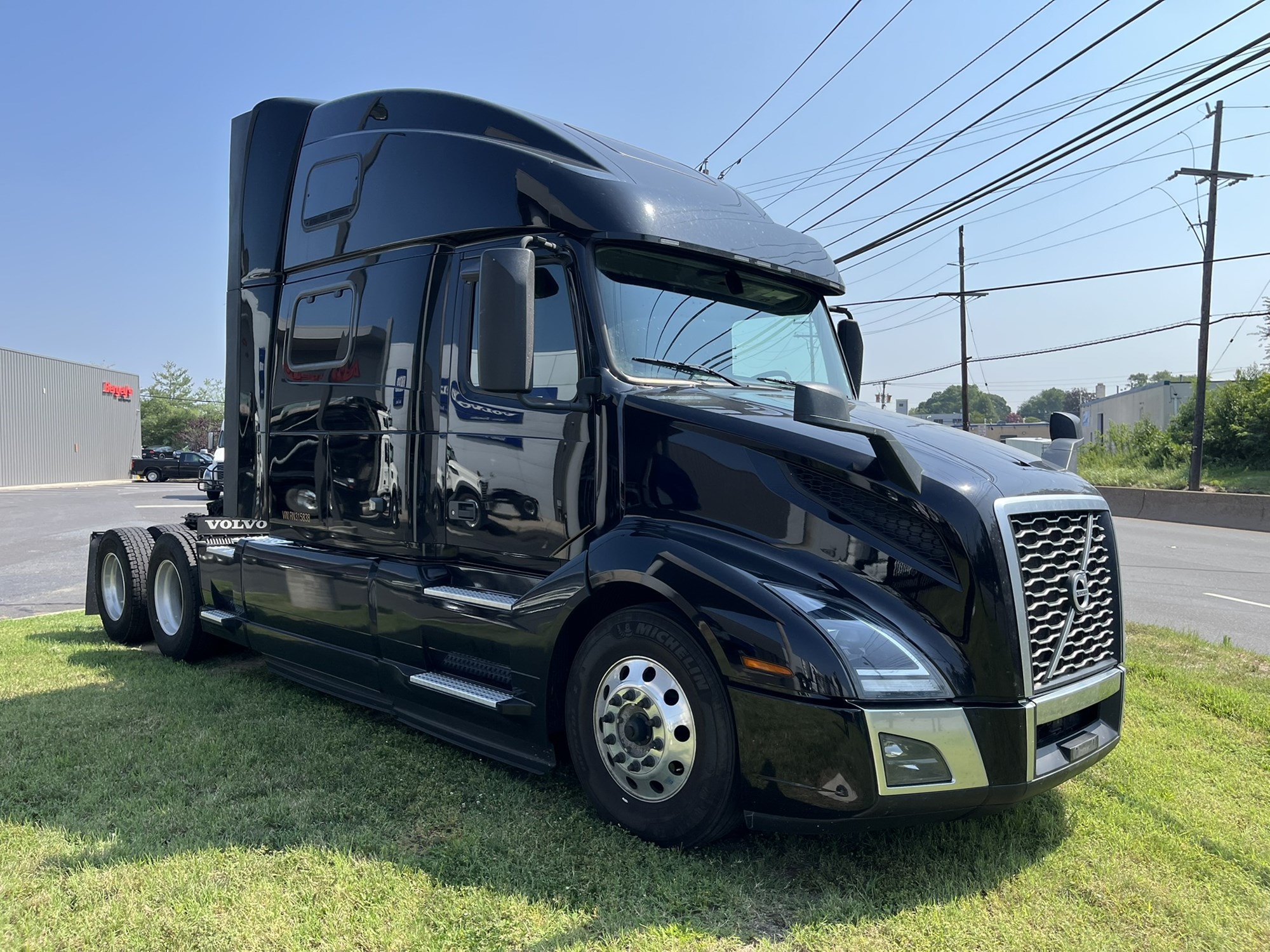 2024 Volvo VNL860 - image 3 of 6