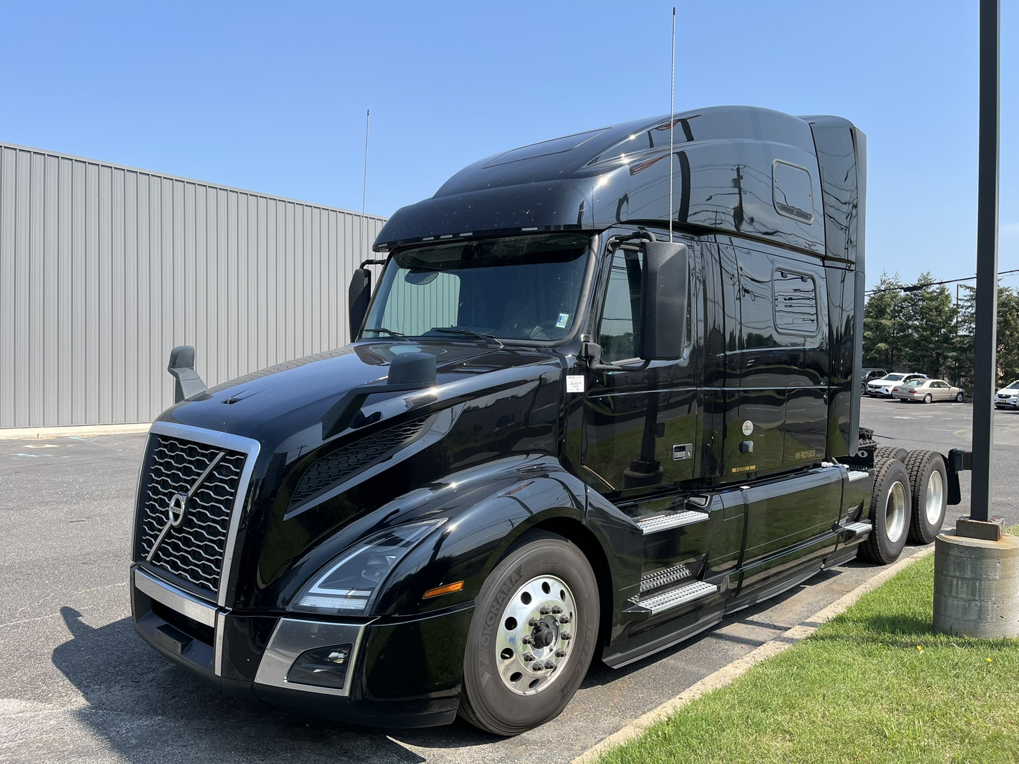 2024 Volvo VNL - image 1 of 6