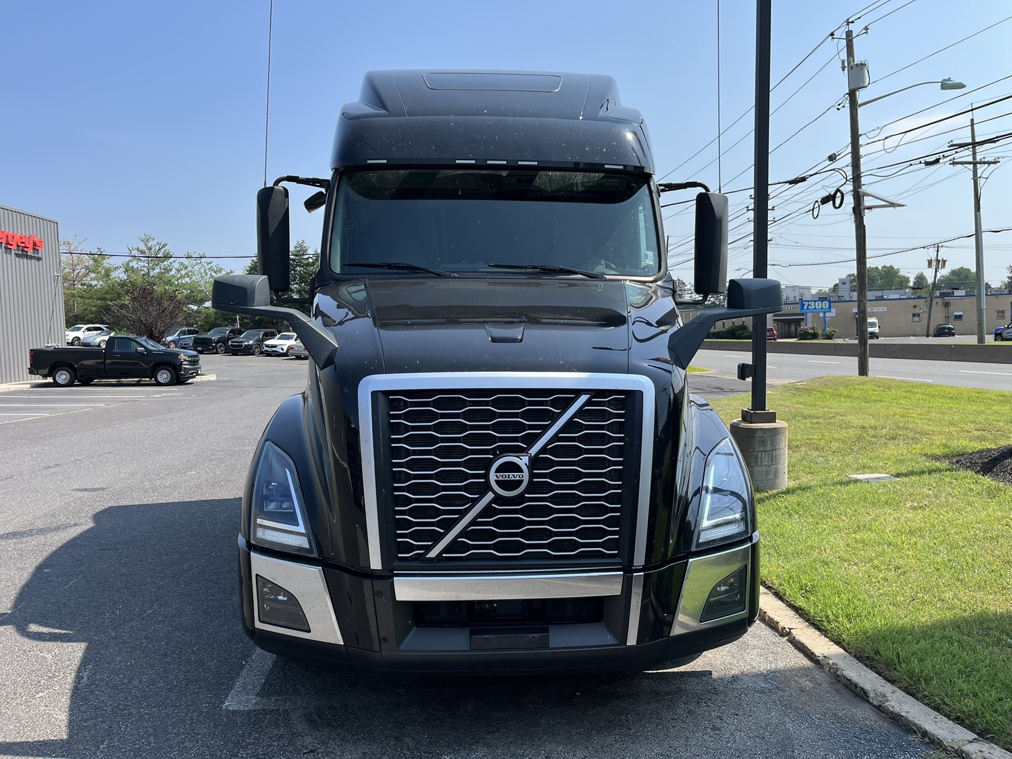 2024 Volvo VNL - image 2 of 6