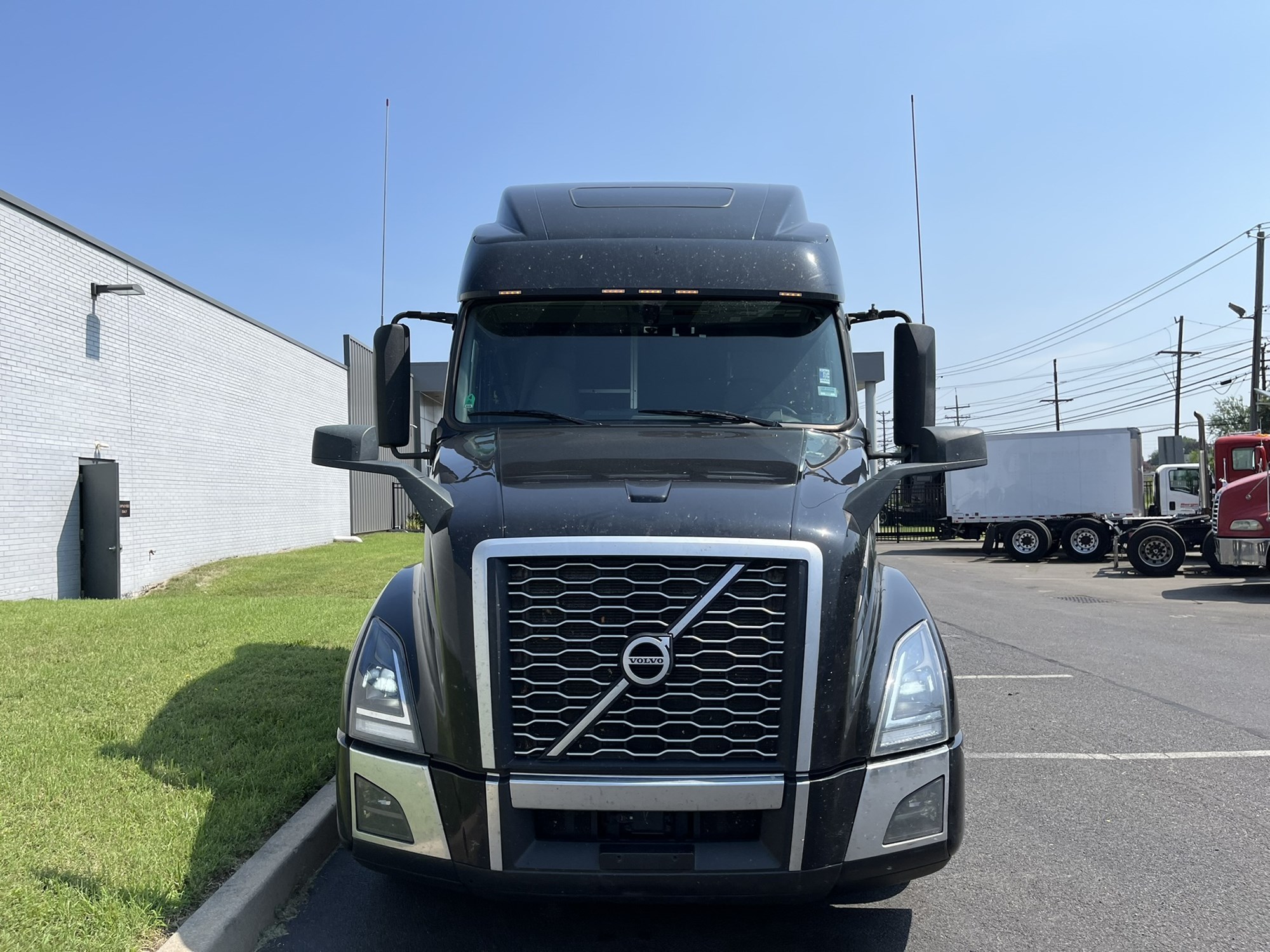 2024 Volvo VNL - image 2 of 6