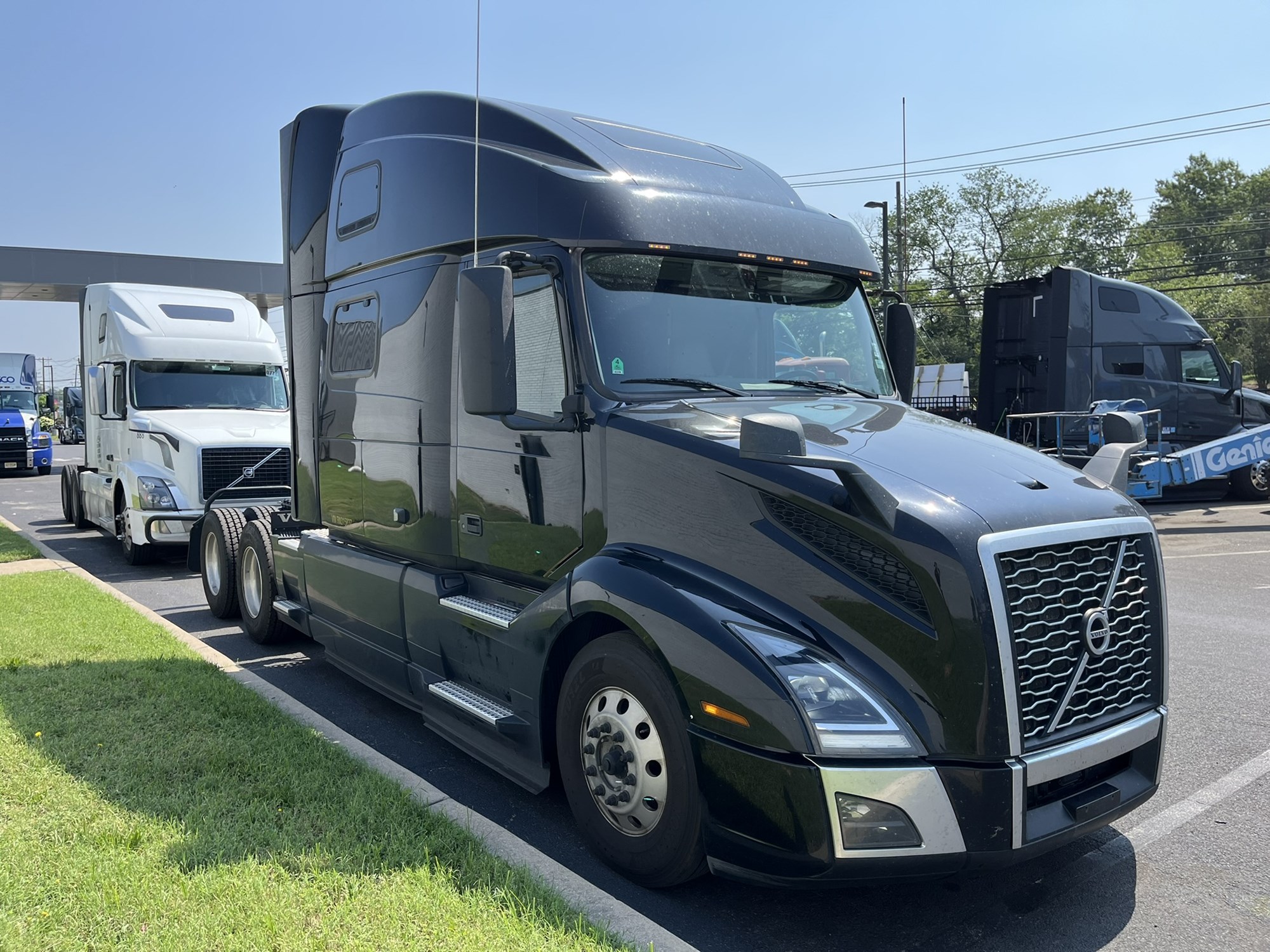 2024 Volvo VNL - image 3 of 6